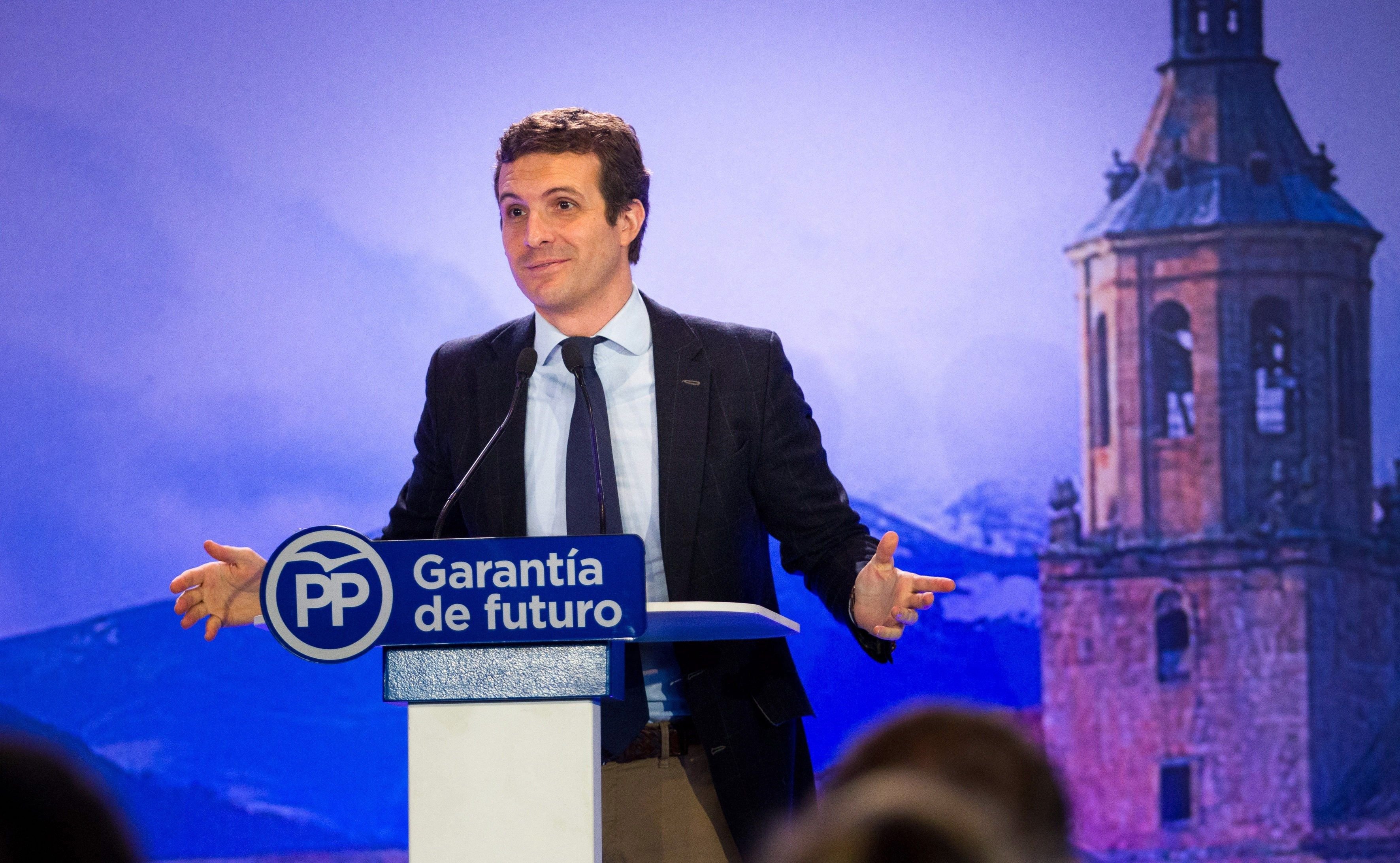 Casado insta a Sánchez a cesar su "danza suicida" con los independentistas