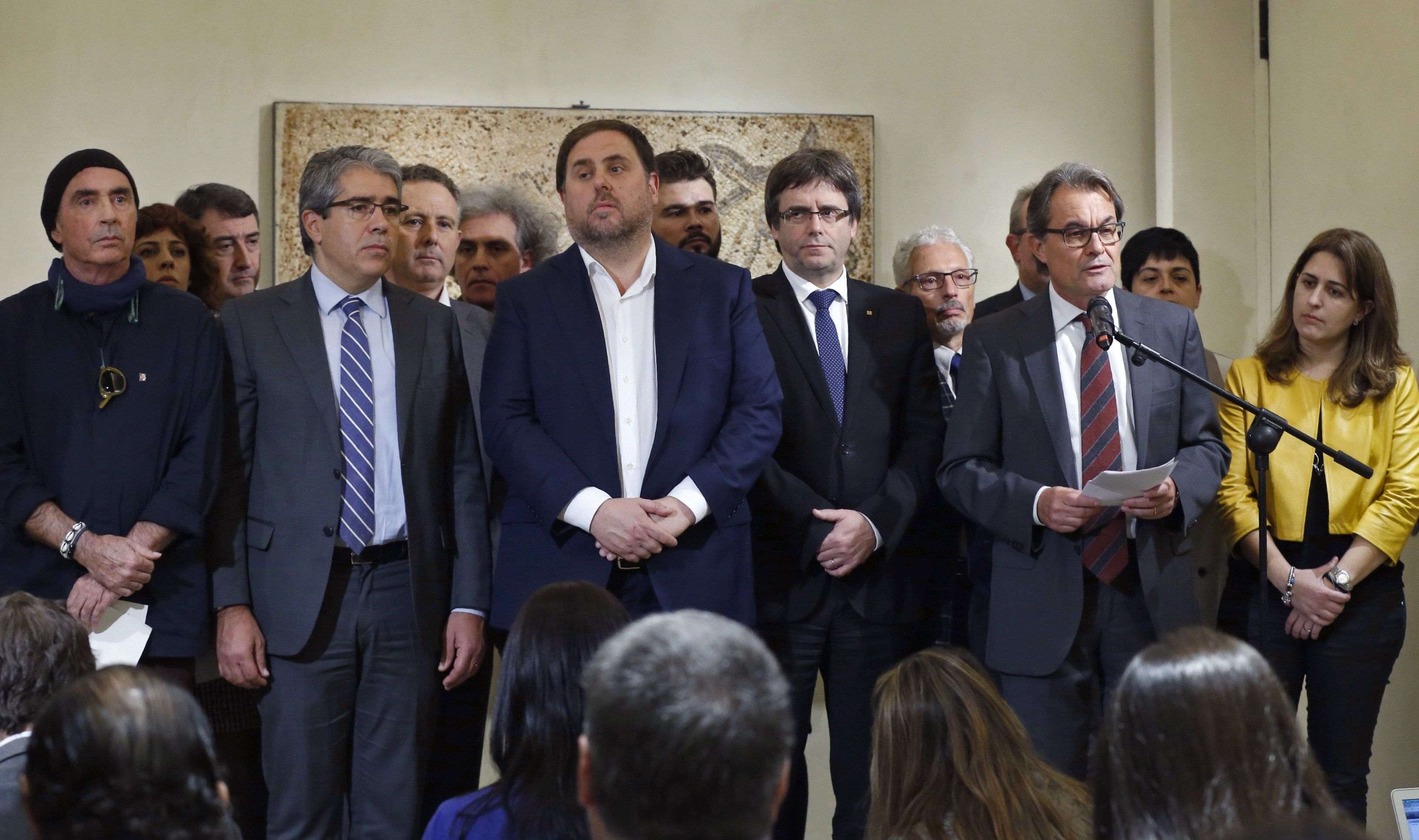 Puigdemont: "PP, PSOE y C's llenan hoy de más piedras la maleta del diálogo"