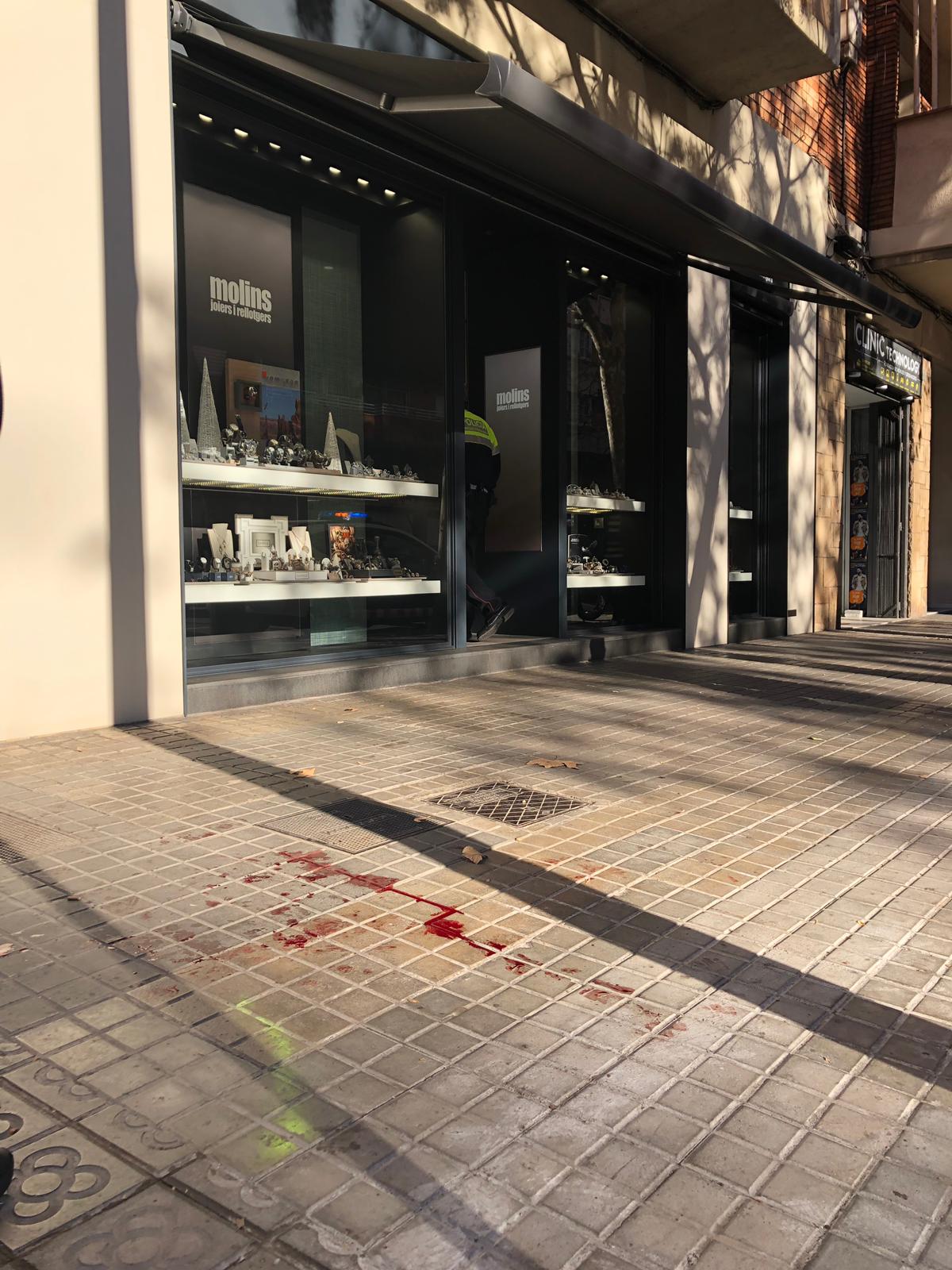 Two Santa Clauses hold up a jeweller's shop in Barcelona