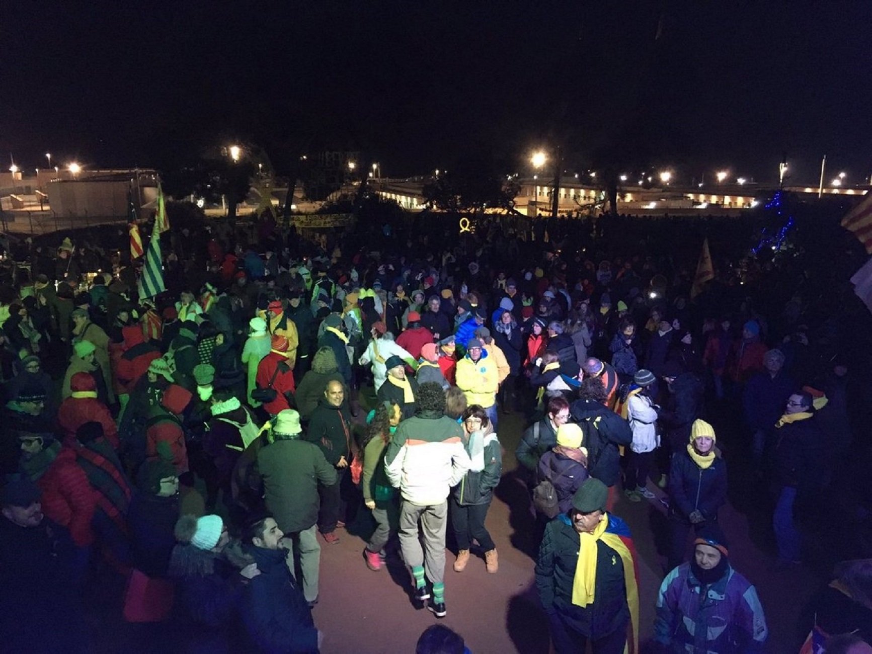 Miles de personas pasan la Nochevieja en Lledoners