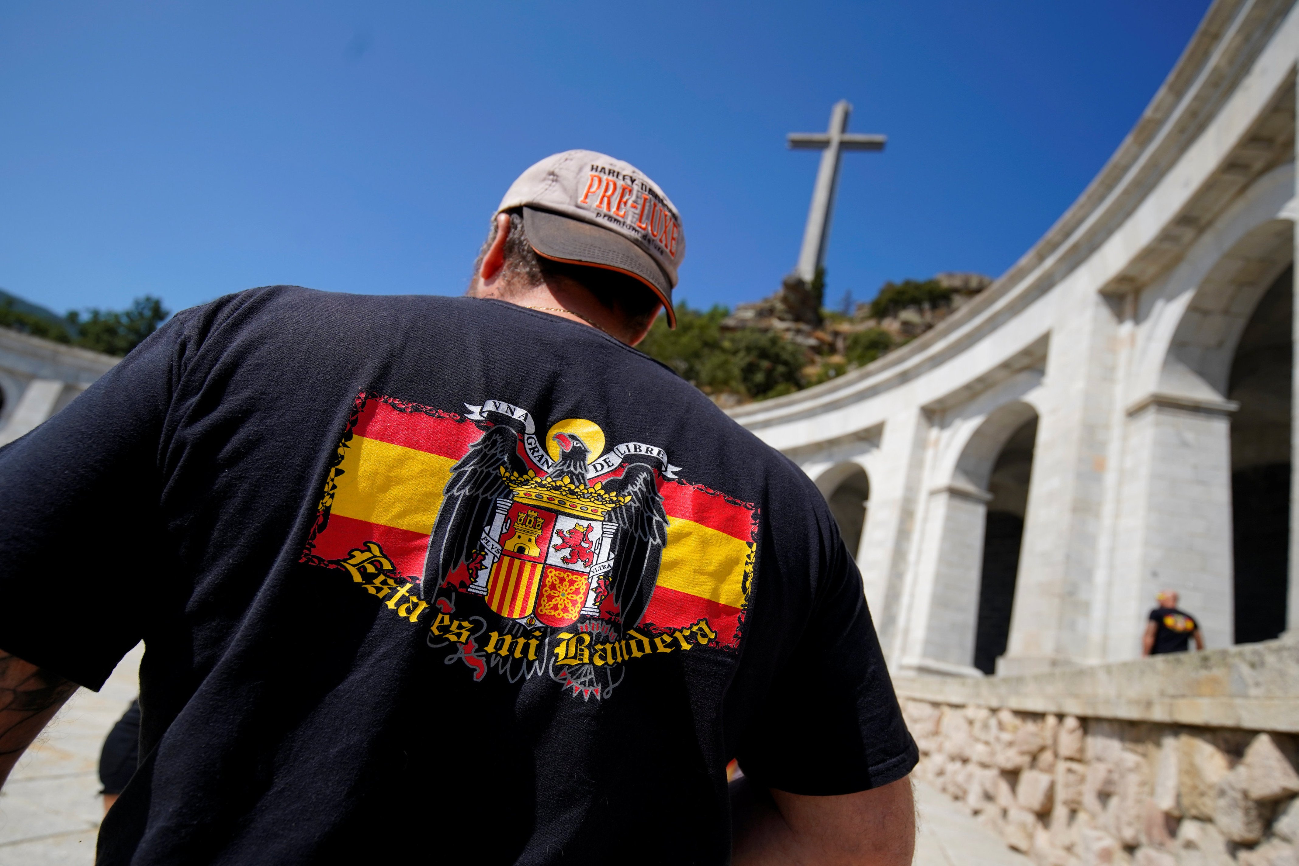 Ultras amenazan de muerte a quien exhume a Franco