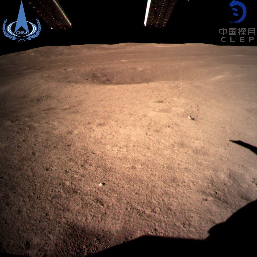Las primeras imágenes de la cara oculta de la Luna enviadas por la sonda china