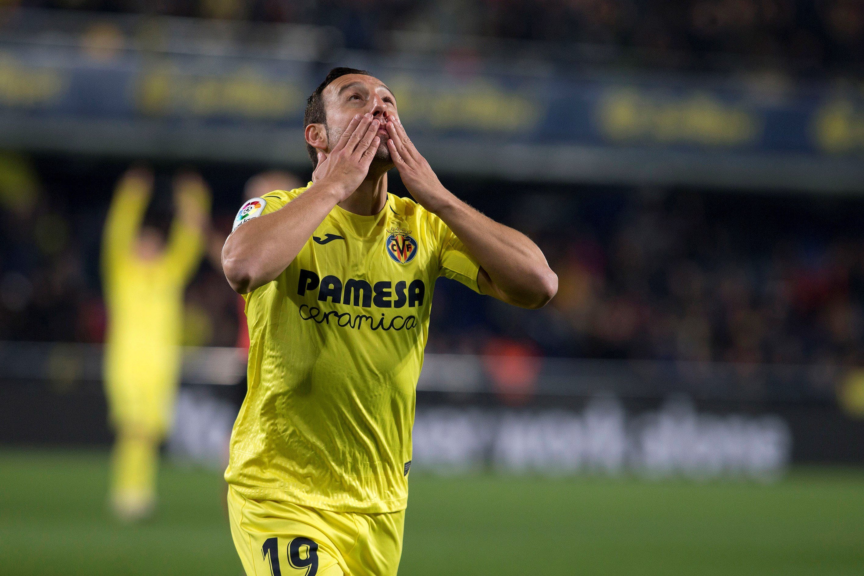 Un doblete de Santi Cazorla deja en evidencia al Madrid (2-2)