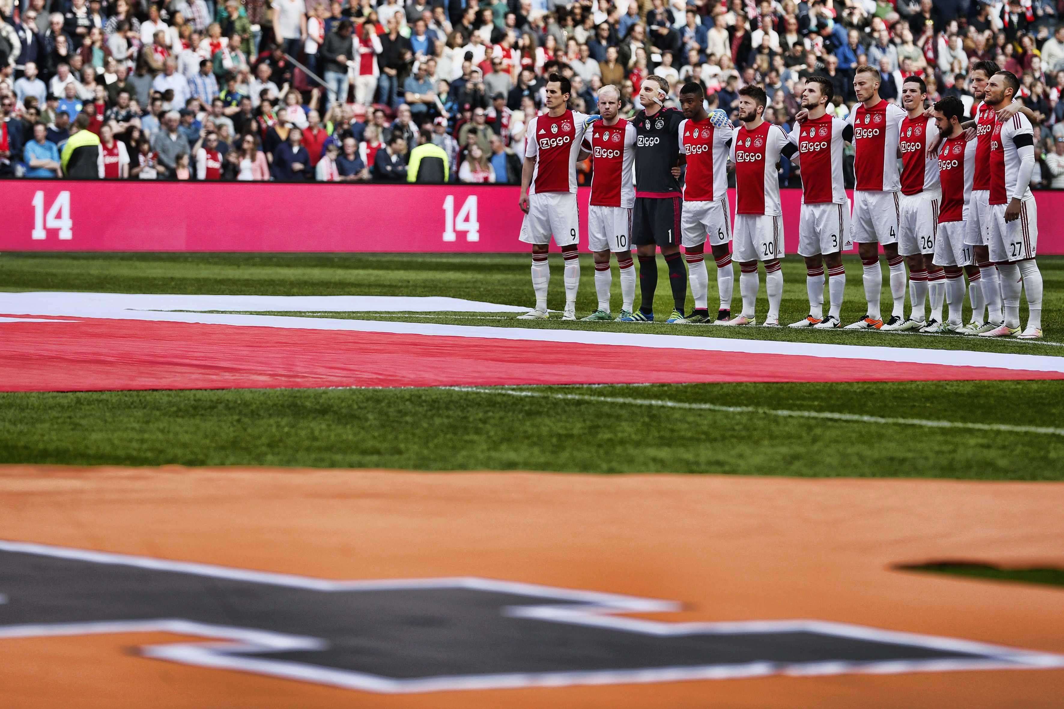 L'homenatge de l'Ajax a Cruyff