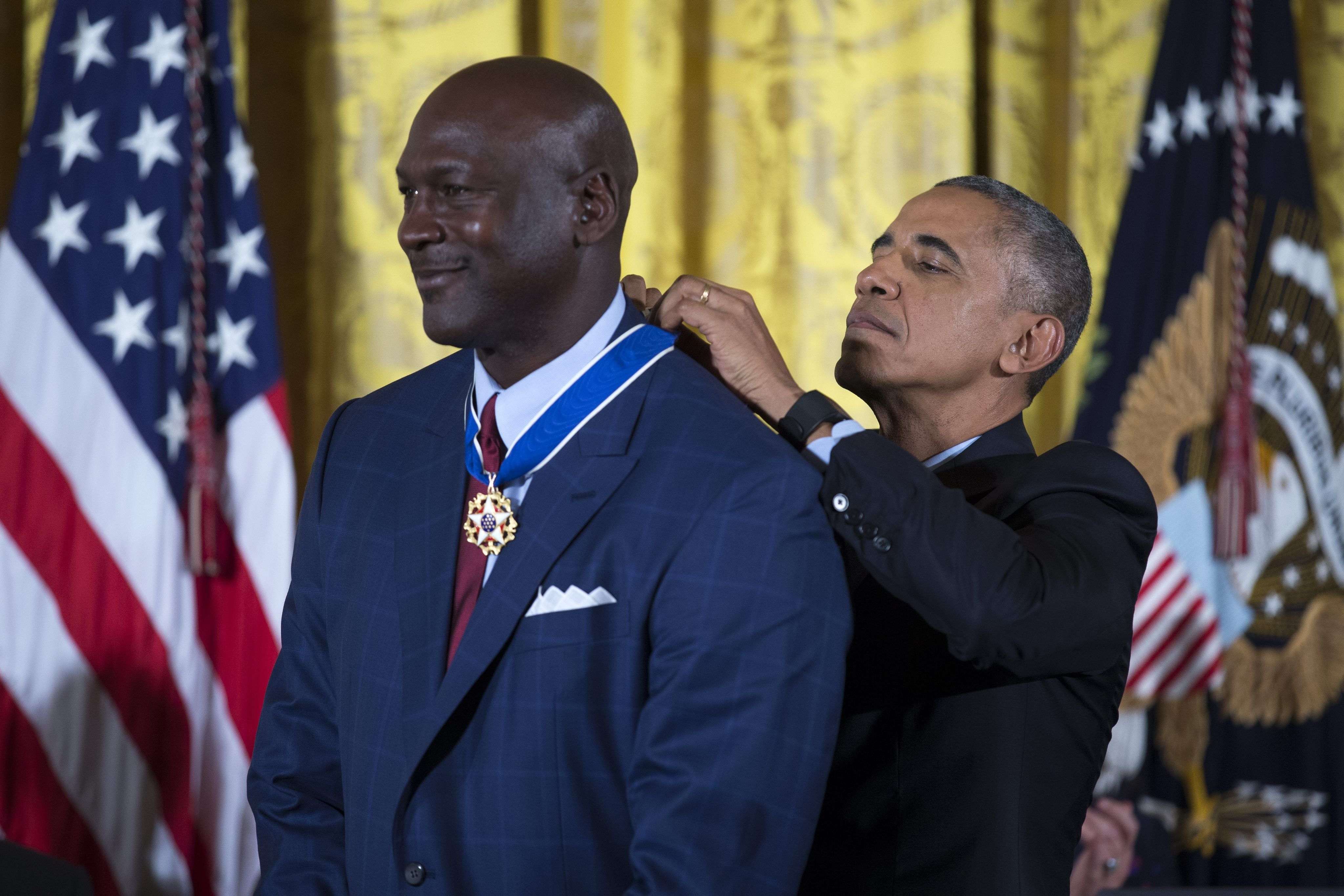 Obama condecora a Michael Jordan con la Medalla de la Libertad
