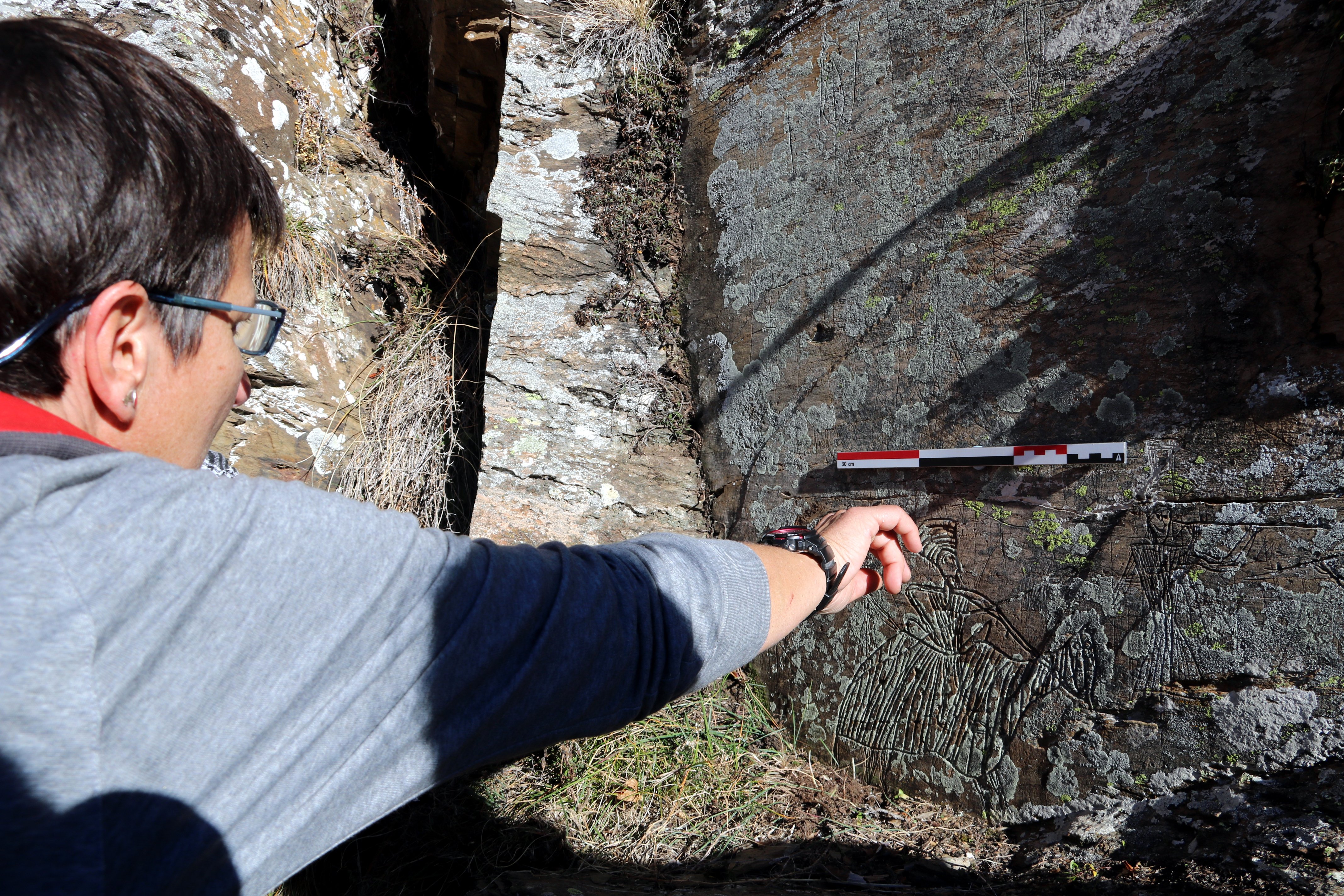 Descubren centenares de grabados de piedra de la Edad Media en el Pallars Sobirà