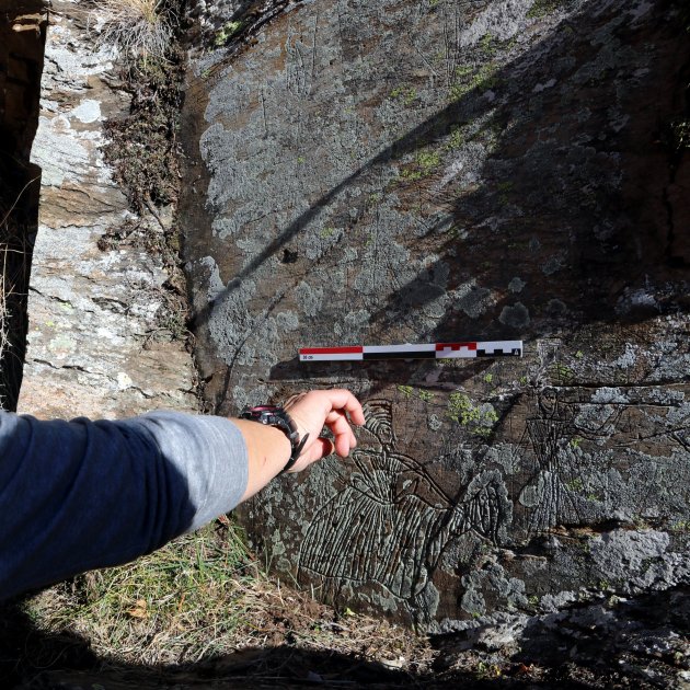 Descubren centenares de grabados de piedra de la Edad Media en el Pallars Sobirà