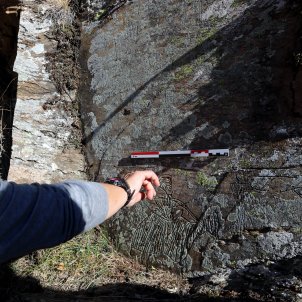 Descobreixen centenars de gravats de pedra de l'Edat Mitjana al Pallars Sobirà