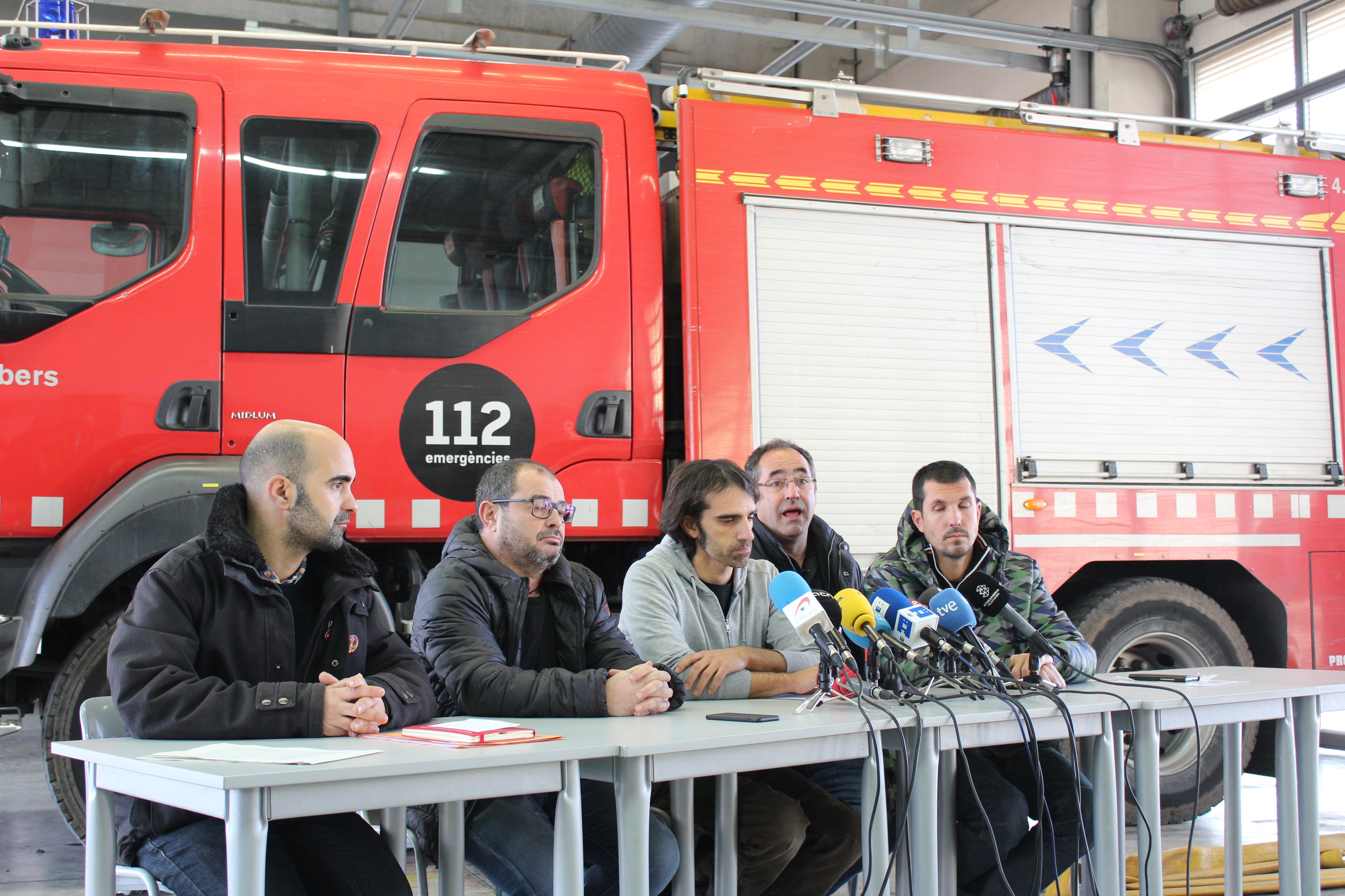 Els Bombers de la Generalitat es van veure "desbordats" a l'incendi de Badalona