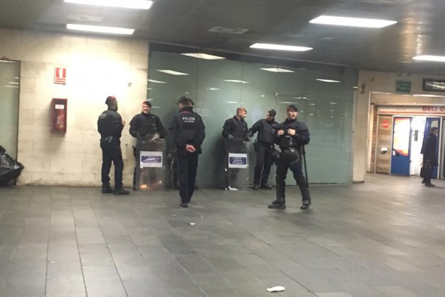 Vestibul plaça catalunya manters - Anton Rosa