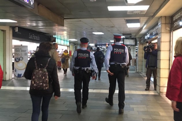 Agents mossos plaça Catalunya metro - Anton Rosa