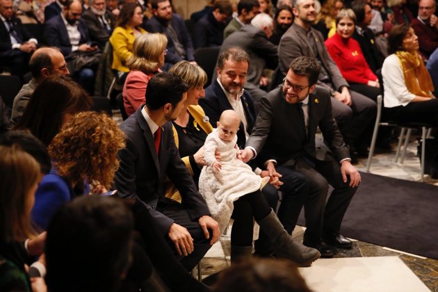 ELNACIONAL consellers fill alba Verges entre medalles Generalitat - Sergi Alcàzar