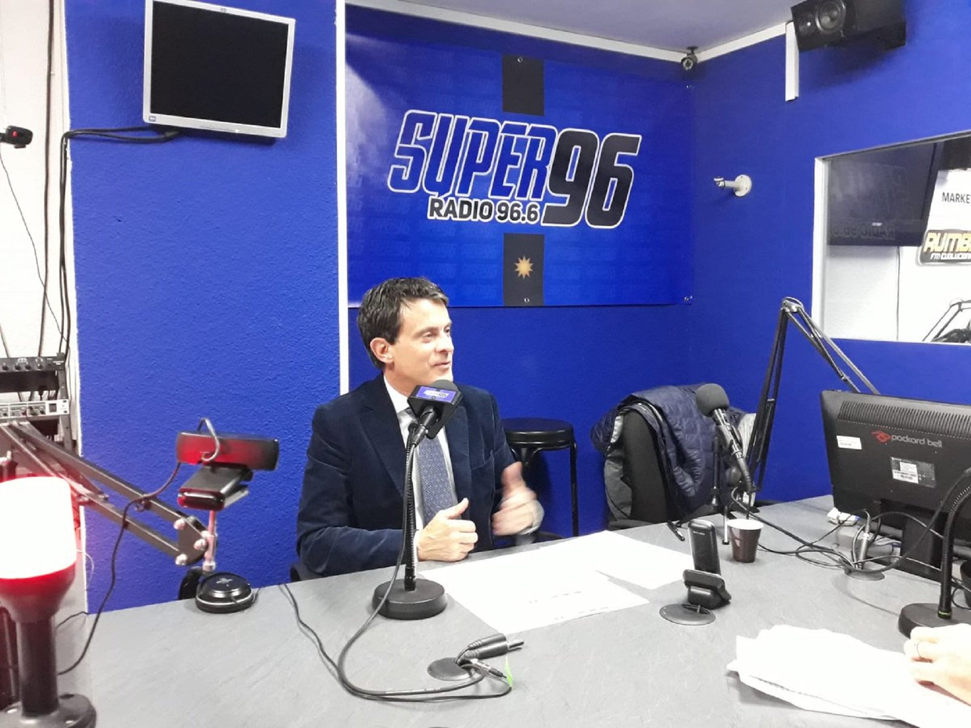 Manuel Valls esborra les piulades de la seva intervenció a la ràdio il·legal