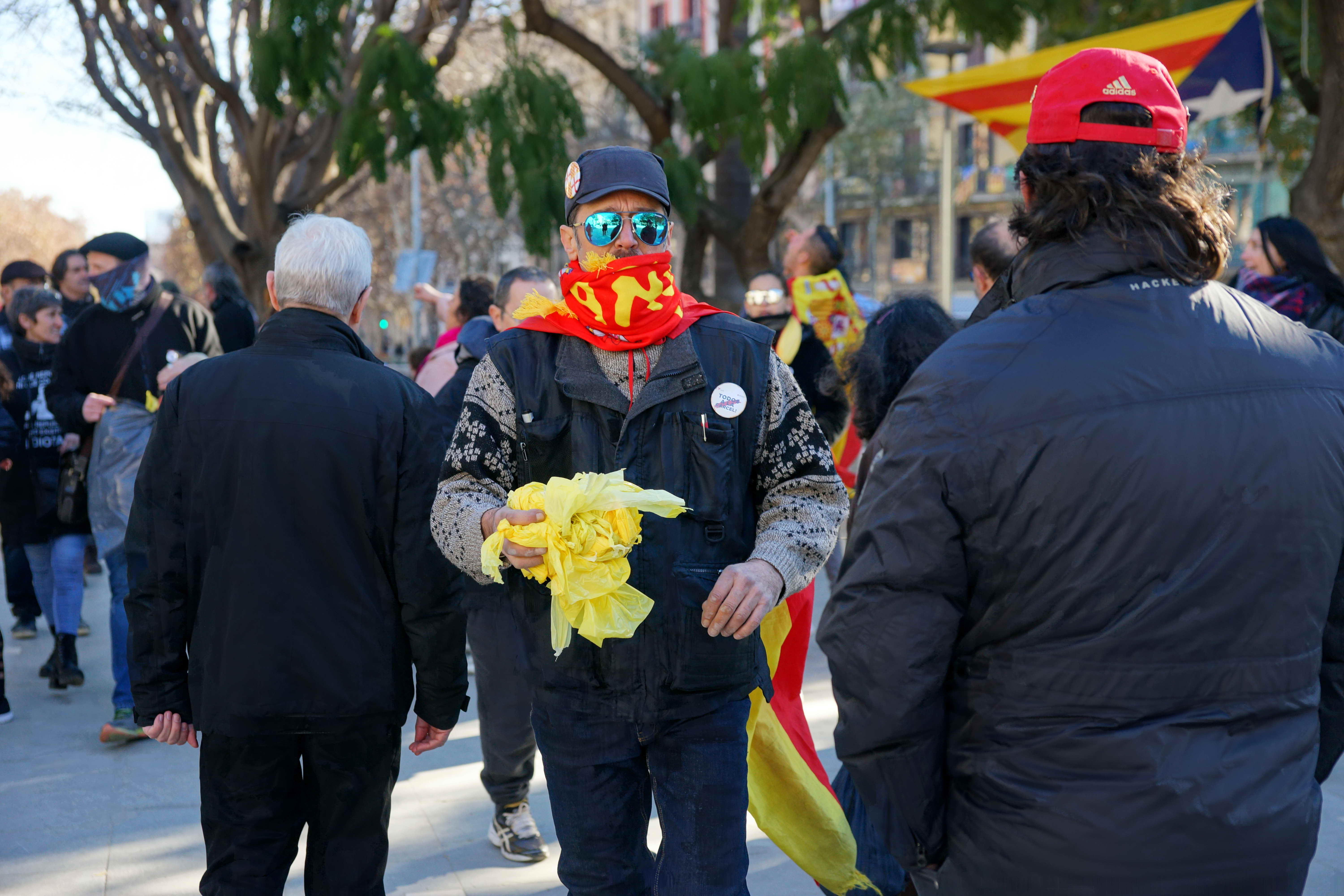 Una veïna de Girona, ferida greu per l'impacte d'una bengala llançada per ultres