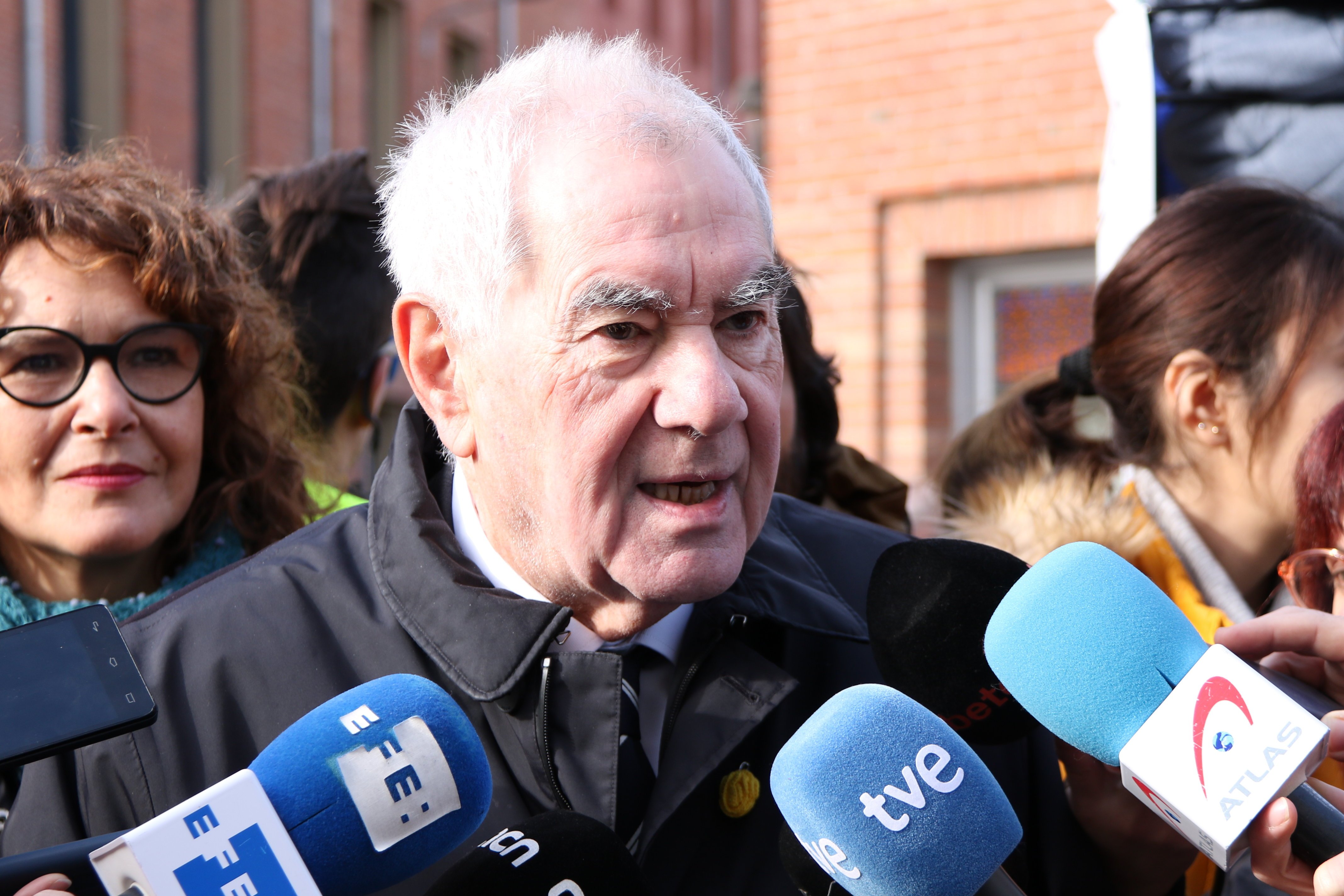 Los alcaldables hacen precampaña en los Tres Tombs de Sant Andreu