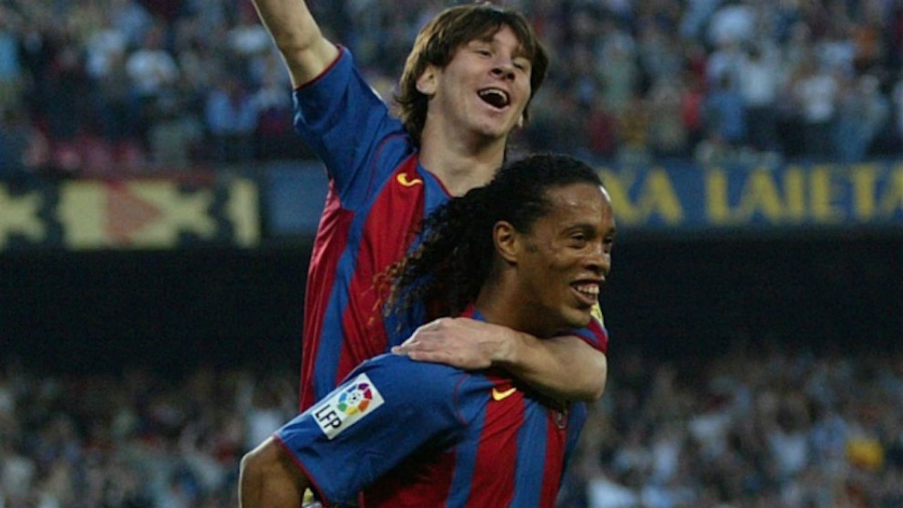 El Barça prepara un homenaje a Ronaldinho entre críticas