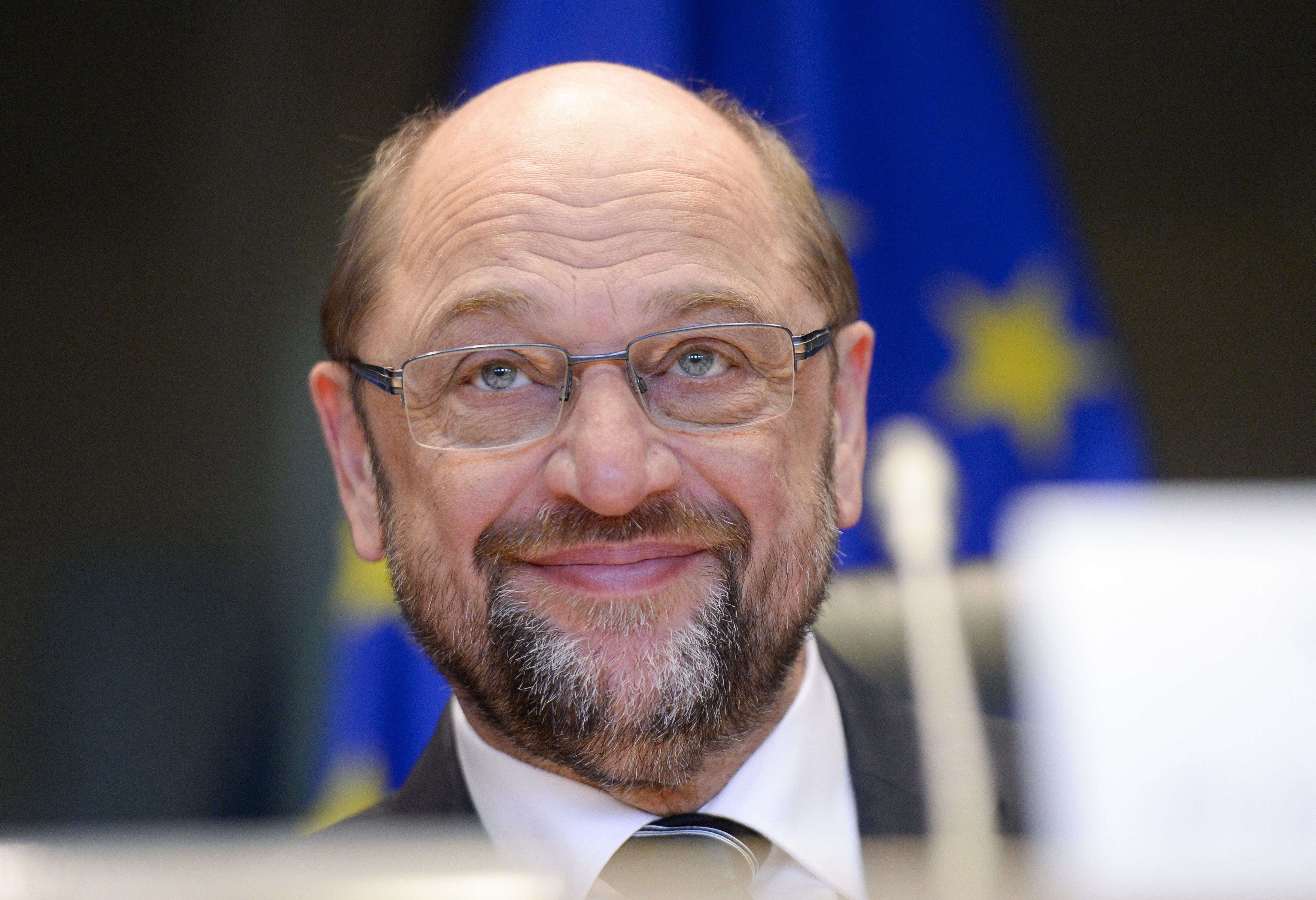 Schulz deja la presidencia de la Eurocámara para enfrentarse a Merkel