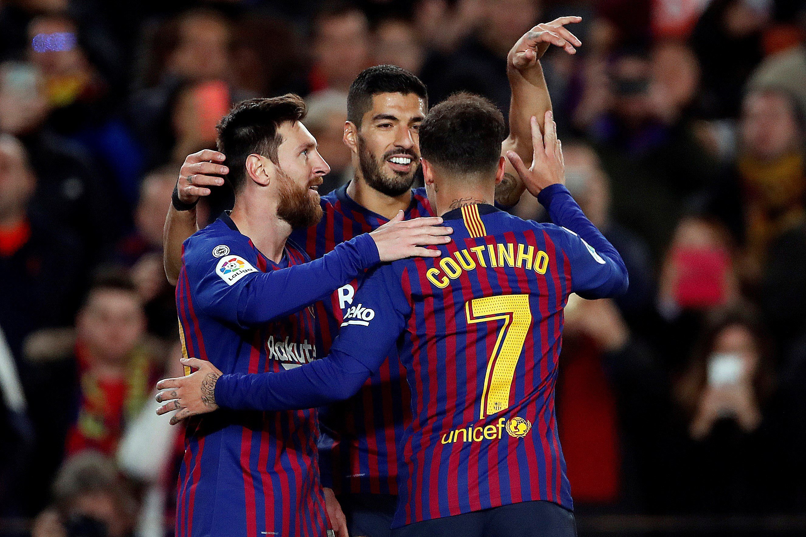 Suárez y un Messi de récord revitalizan al Barça (3-0)