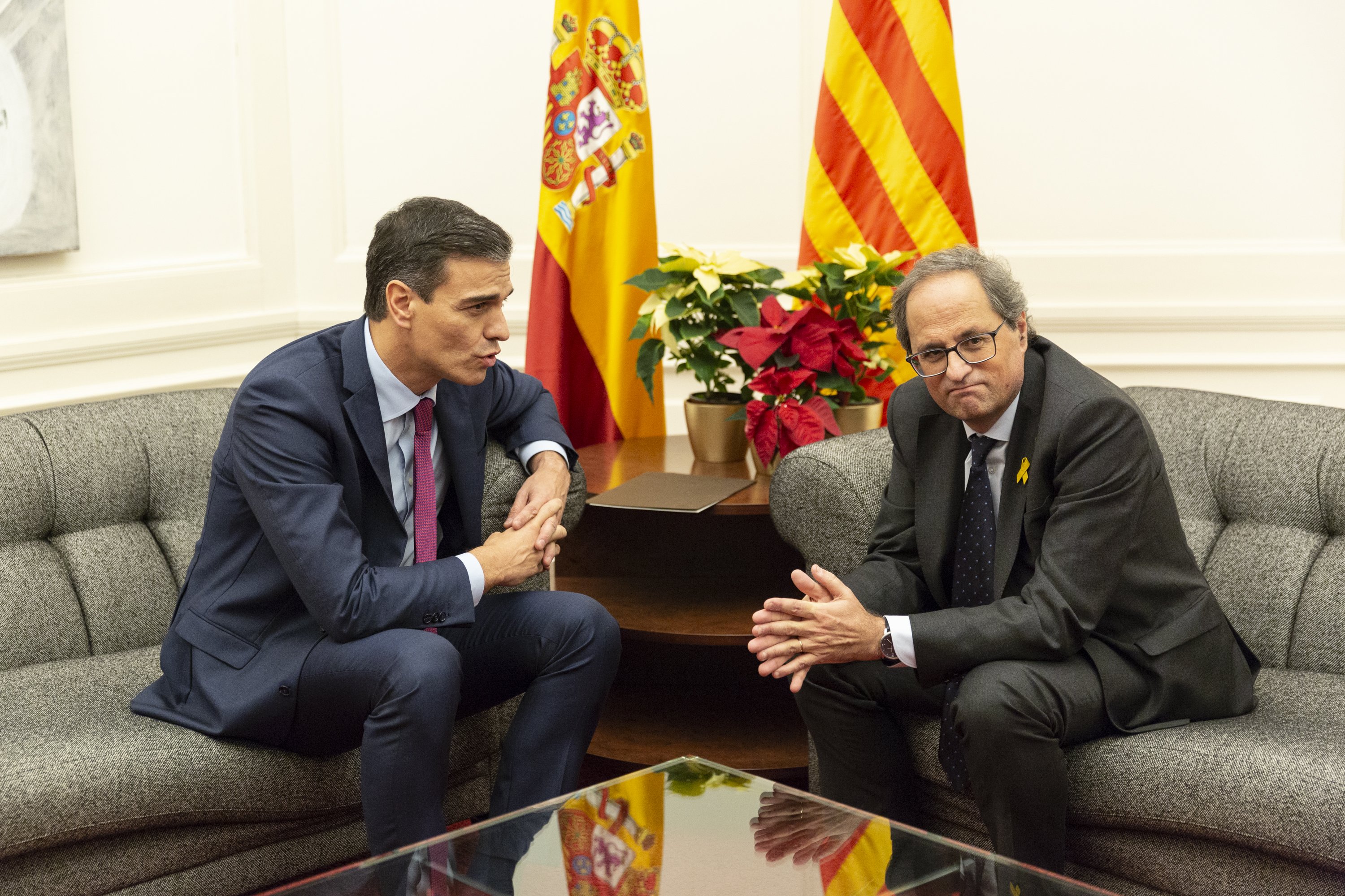Quim Torra and Pedro Sánchez talk for seven minutes, agree to meet