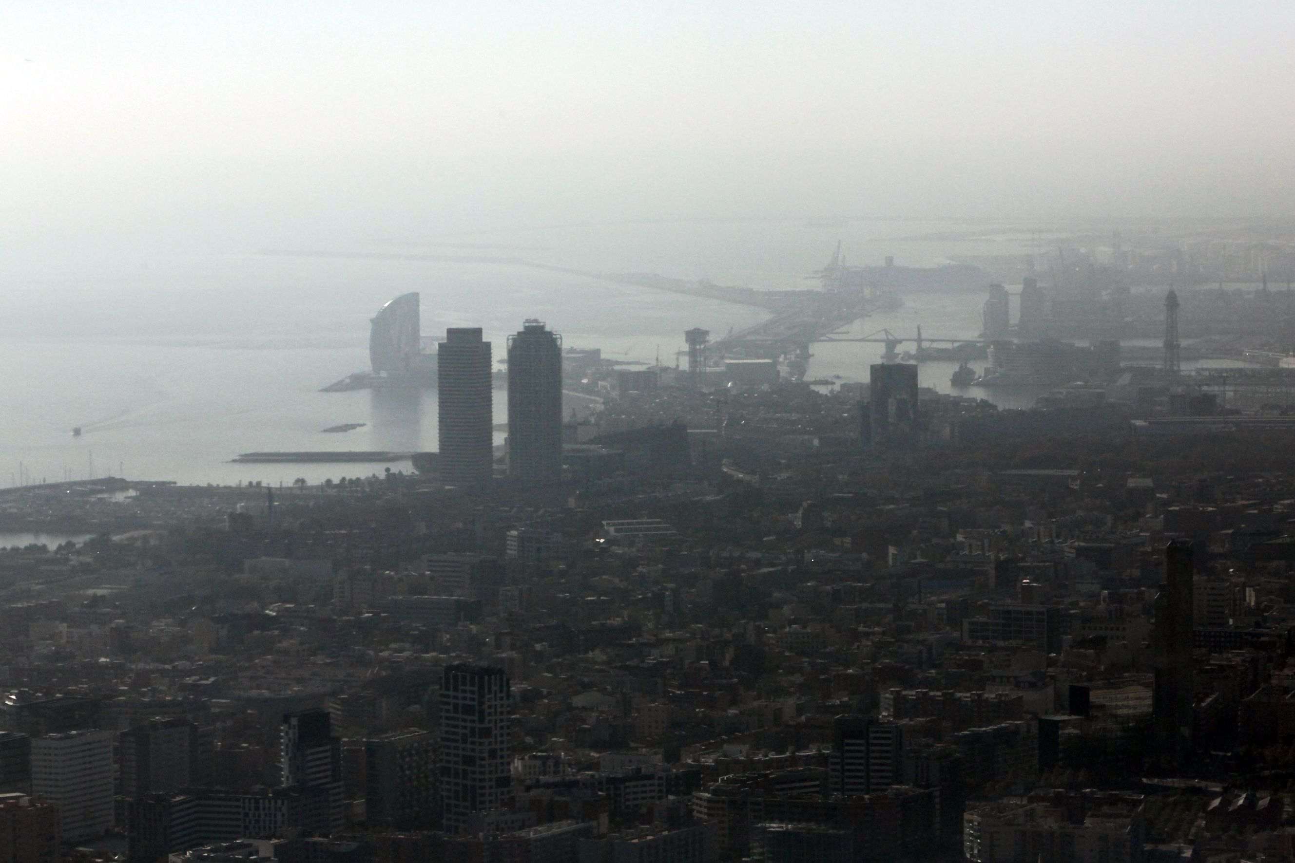 Barcelona, al límite: las medidas de Colau contra la contaminación