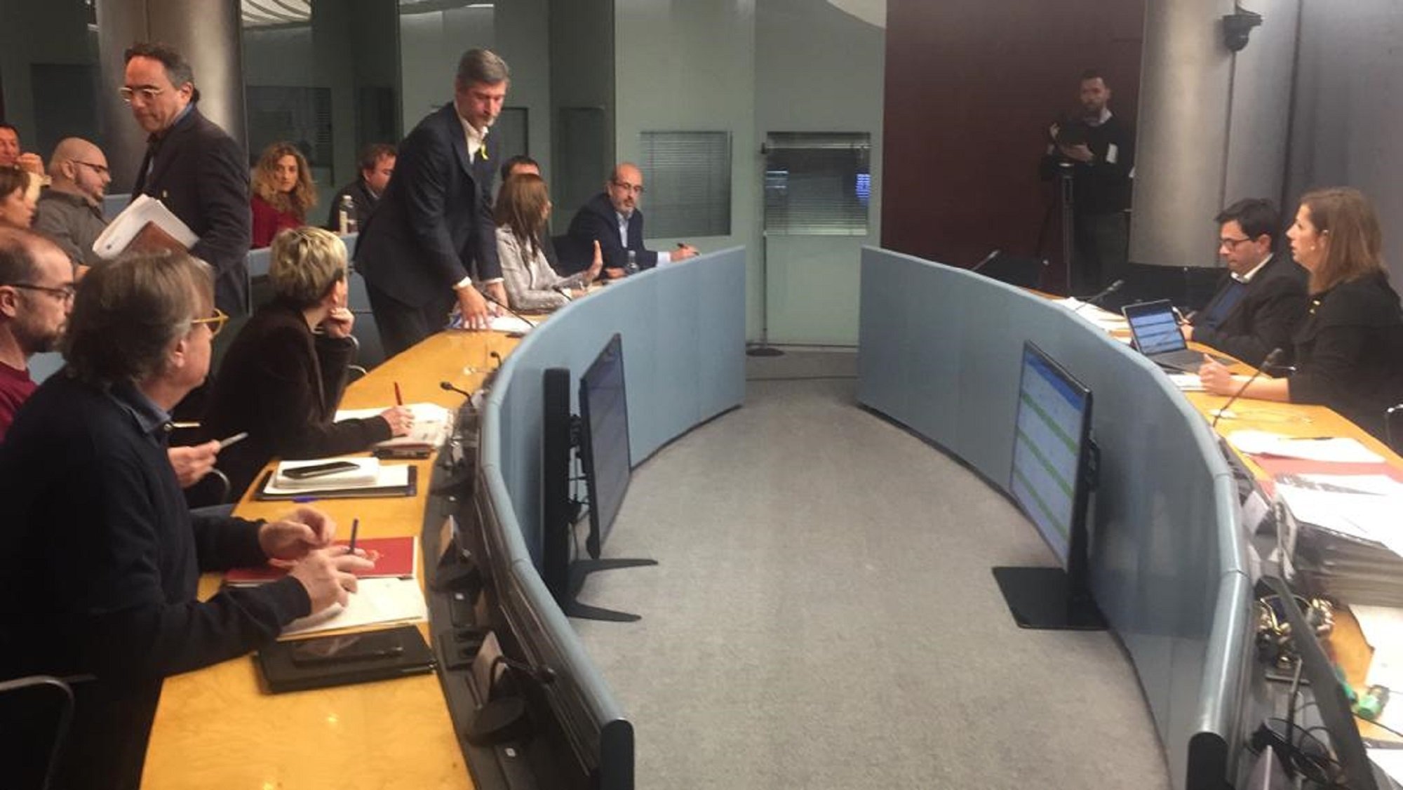 ERC, PDeCAT y CUP abandonan la comisión del Ayuntamiento por las detenciones