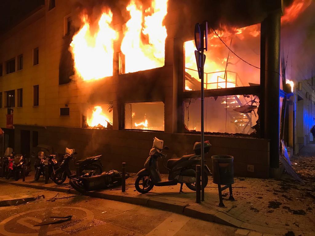 Possible incendi intencionat a un bar de copes del carrer Balmes