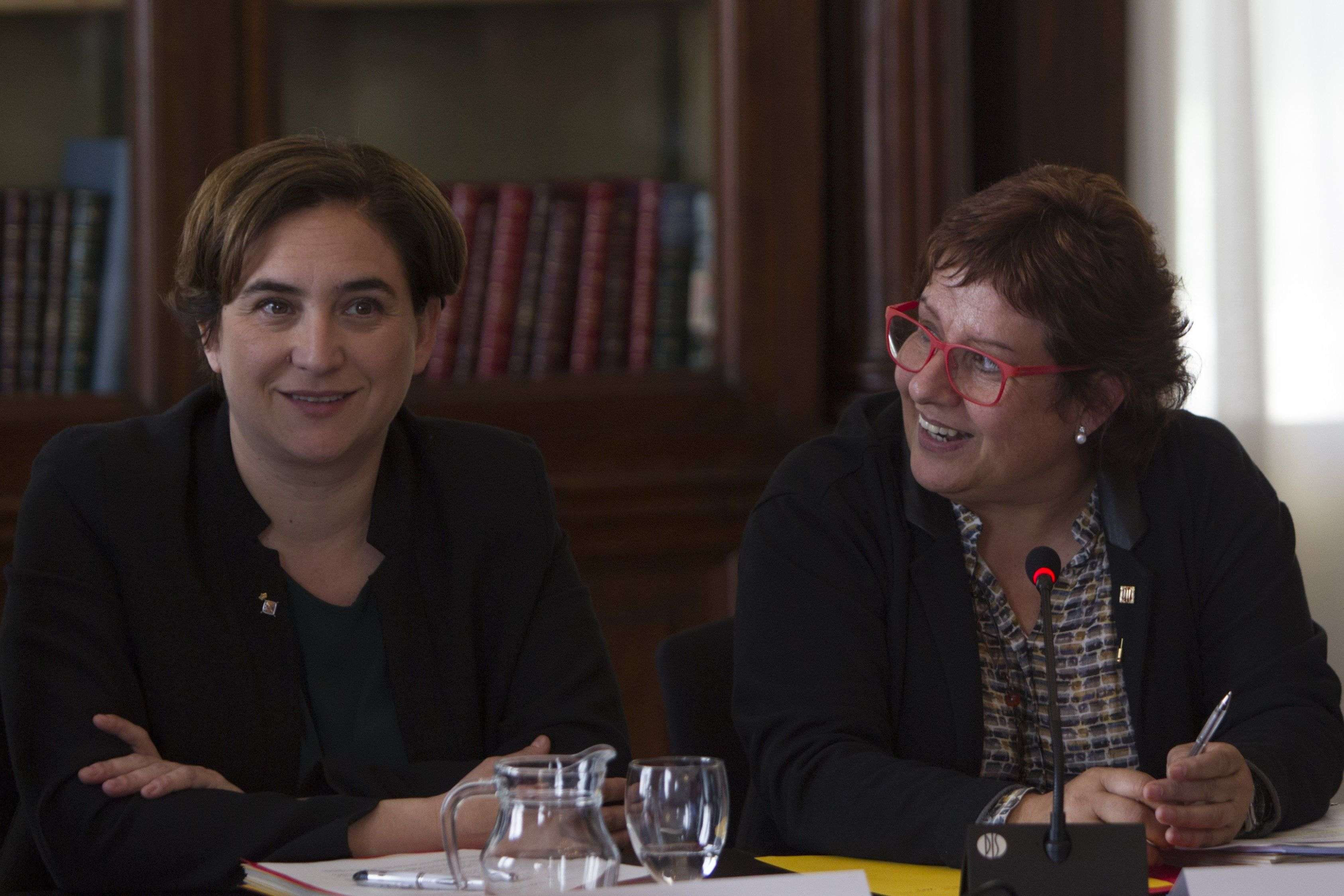 Colau asegura que Podemos no dejará de intentar el pacto con PSOE