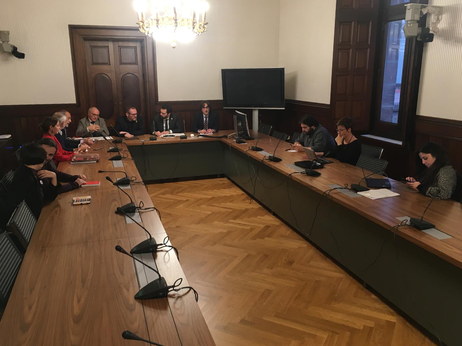 El Parlament inicia la reforma que podria permetre la investidura de Puigdemont