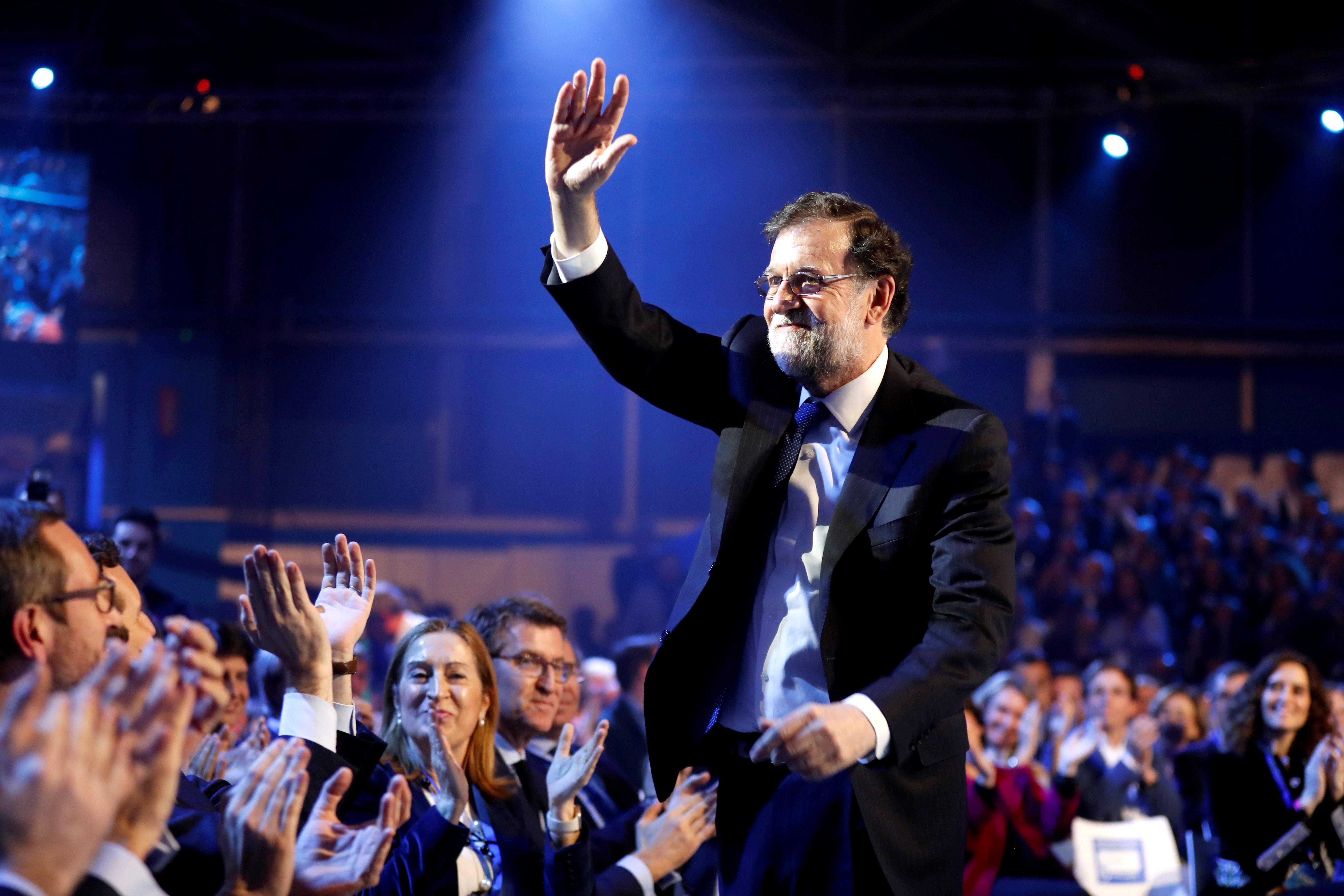 Rajoy insta al PP a girar al centro frente a los "doctrinarios"