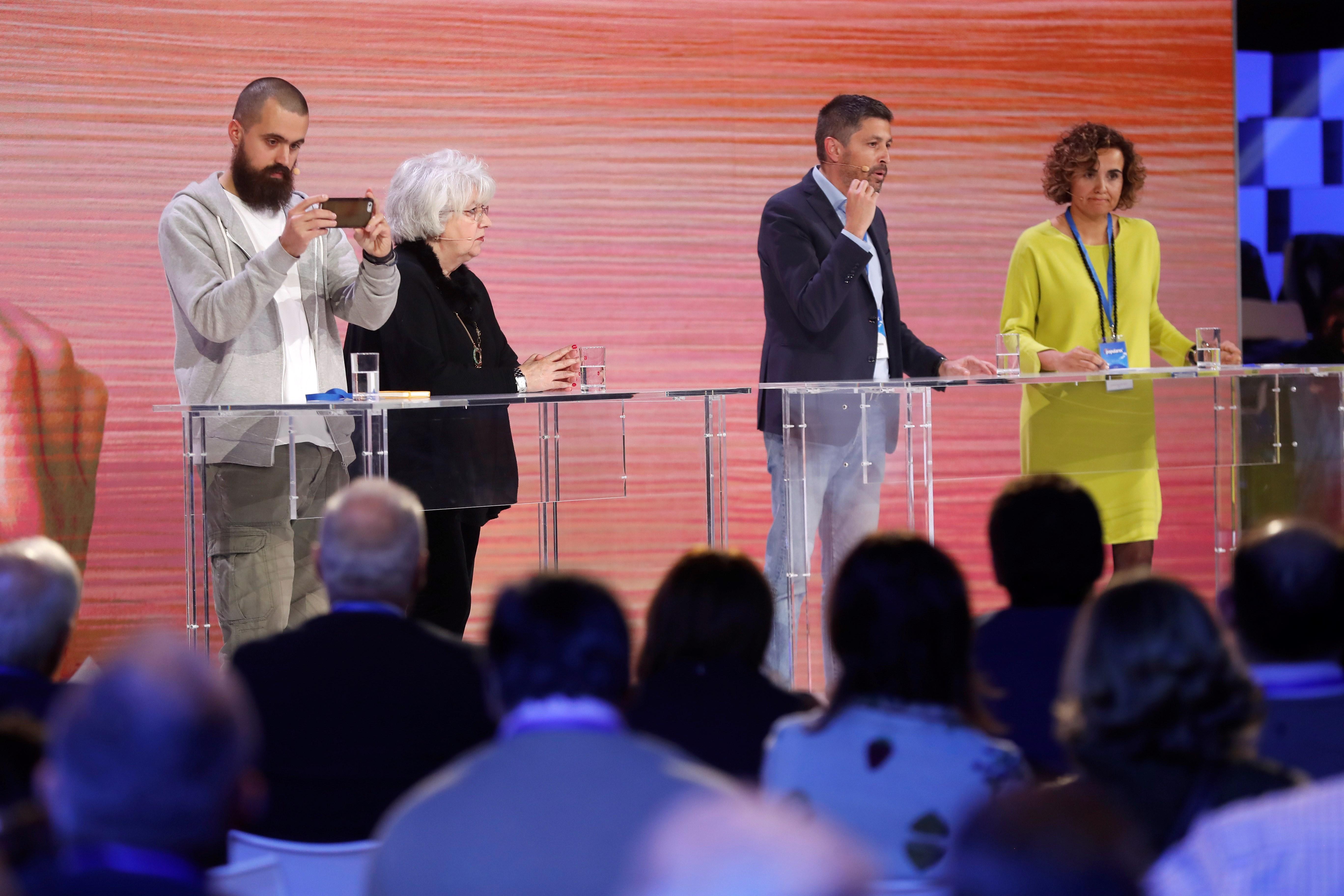 Un tabarnés revienta la convención: "Al PP se le ha pasado el arroz, afiliaos a Vox"