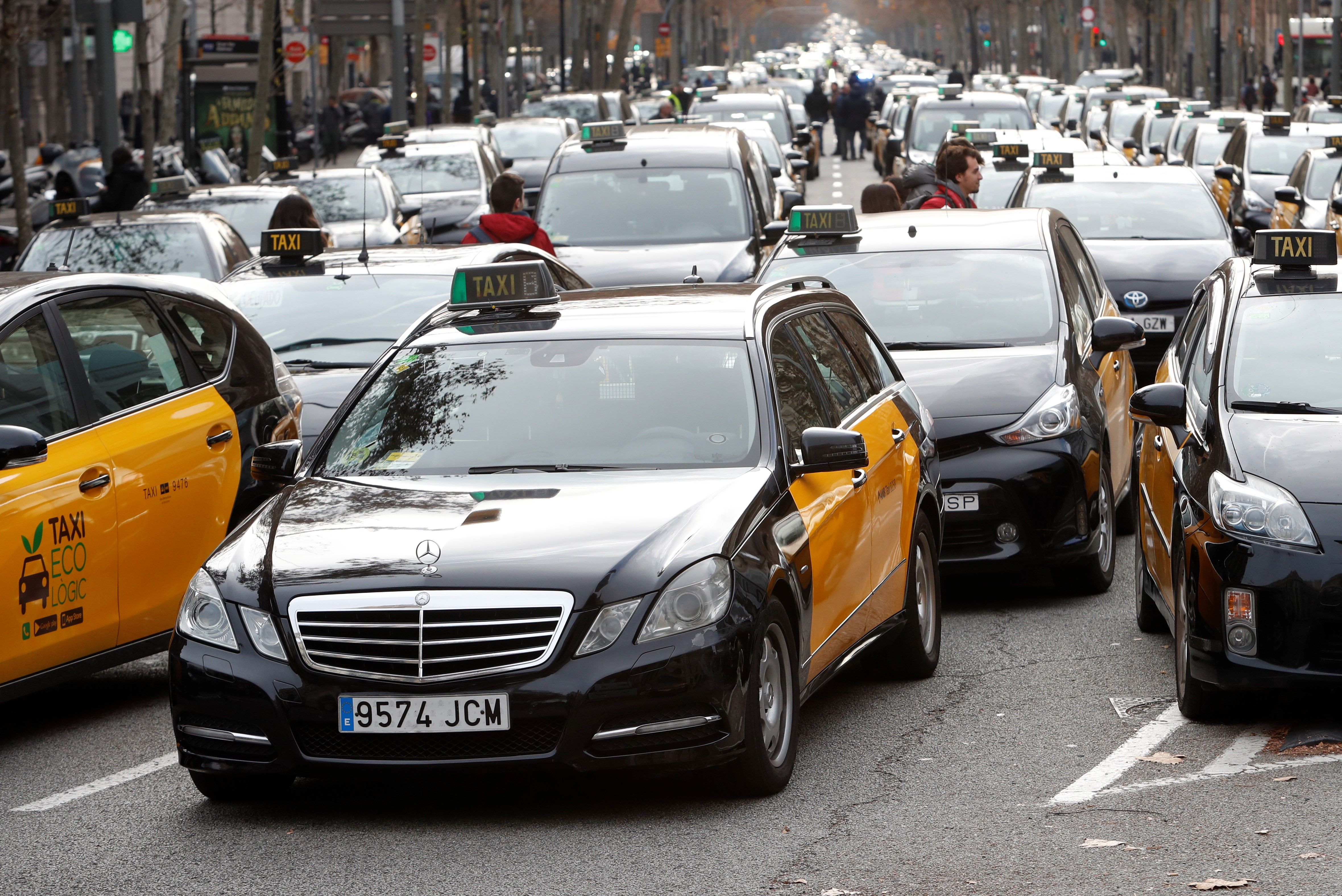 Los taxistas de todo Catalunya se añaden a la huelga