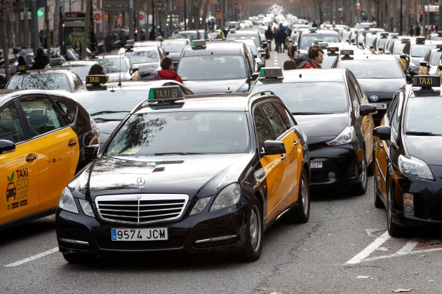 Taxi taxista manifestacio marxa lenta - Efe Taxi taxista manifestacio marxa lenta - Efe