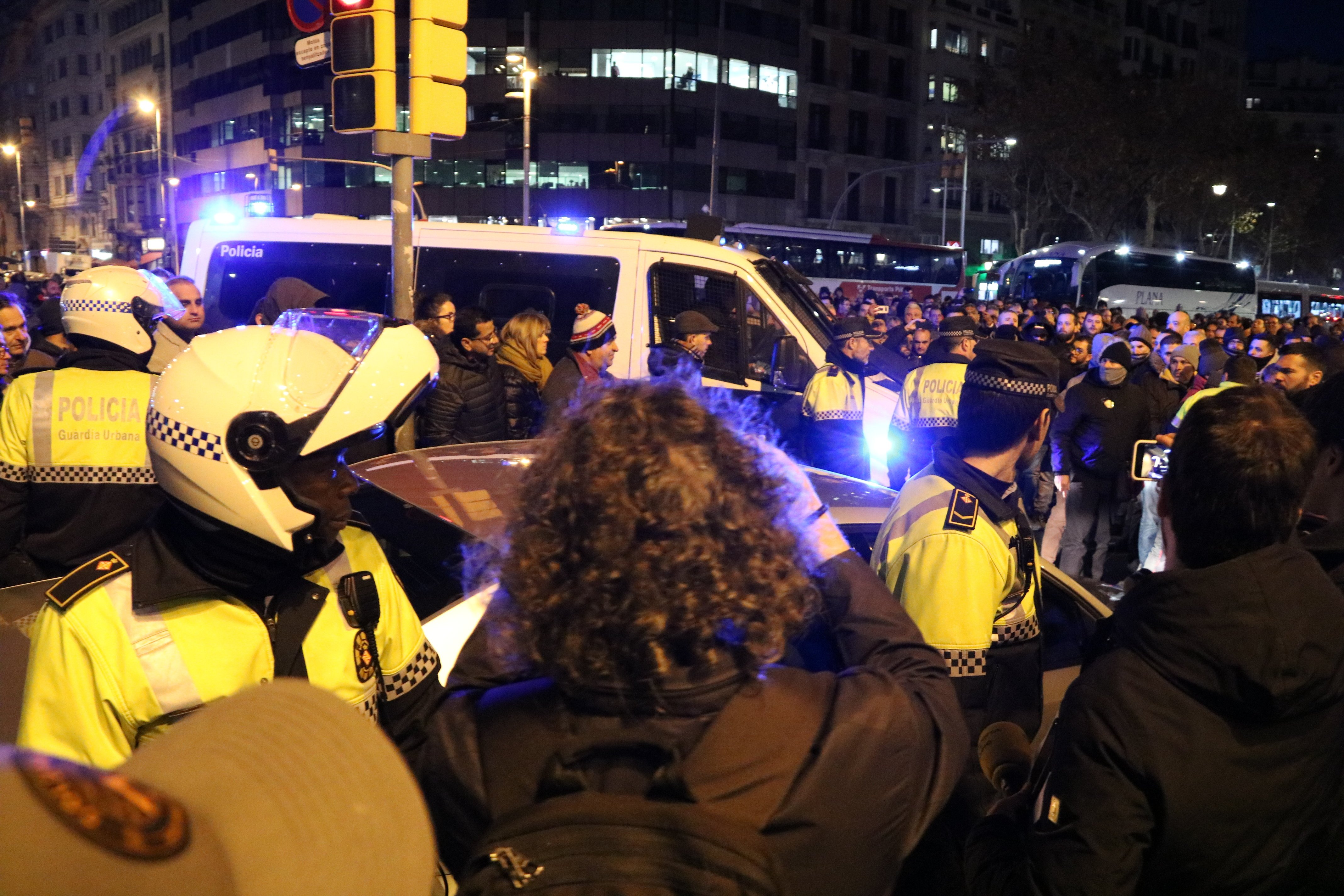 Cinco taxistas detenidos por ataques contra coches VTC en el centro de Barcelona