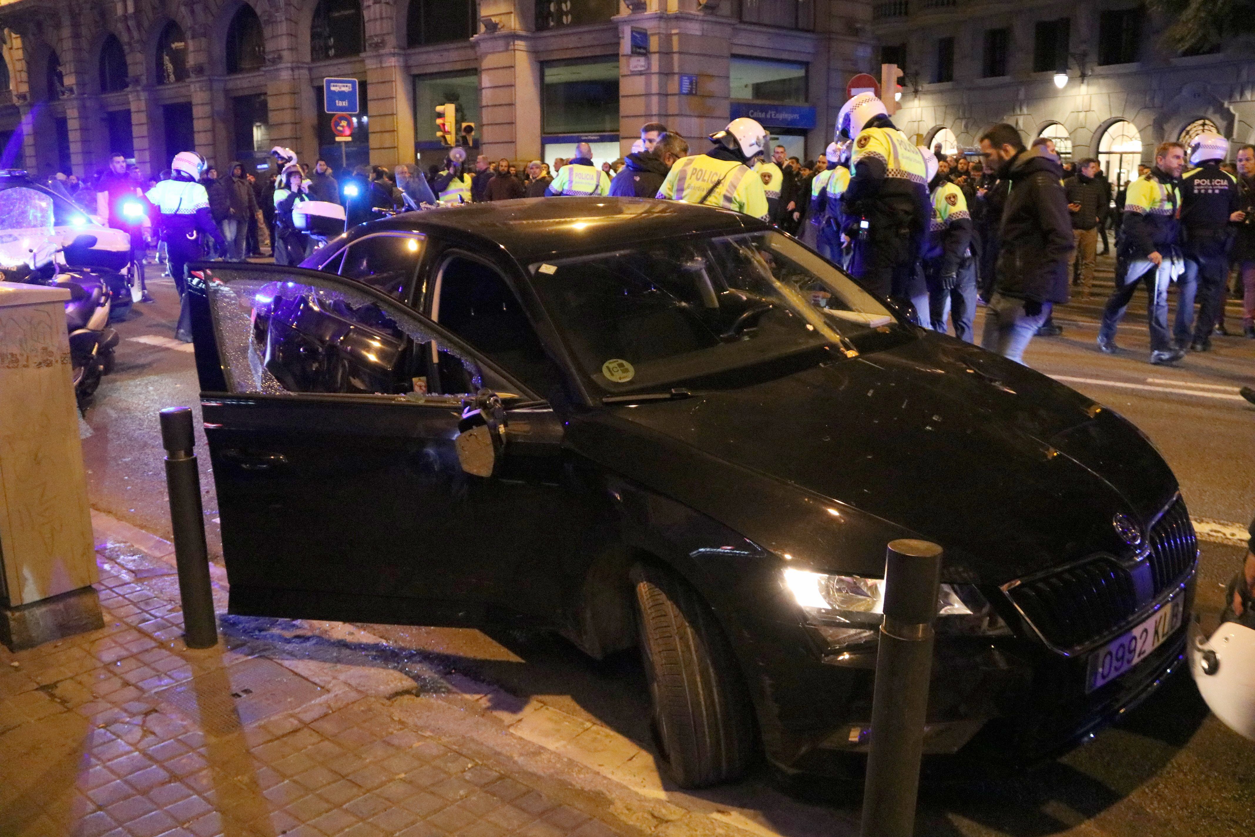 Taxistes agredeixen conductors de VTC al centre de Barcelona