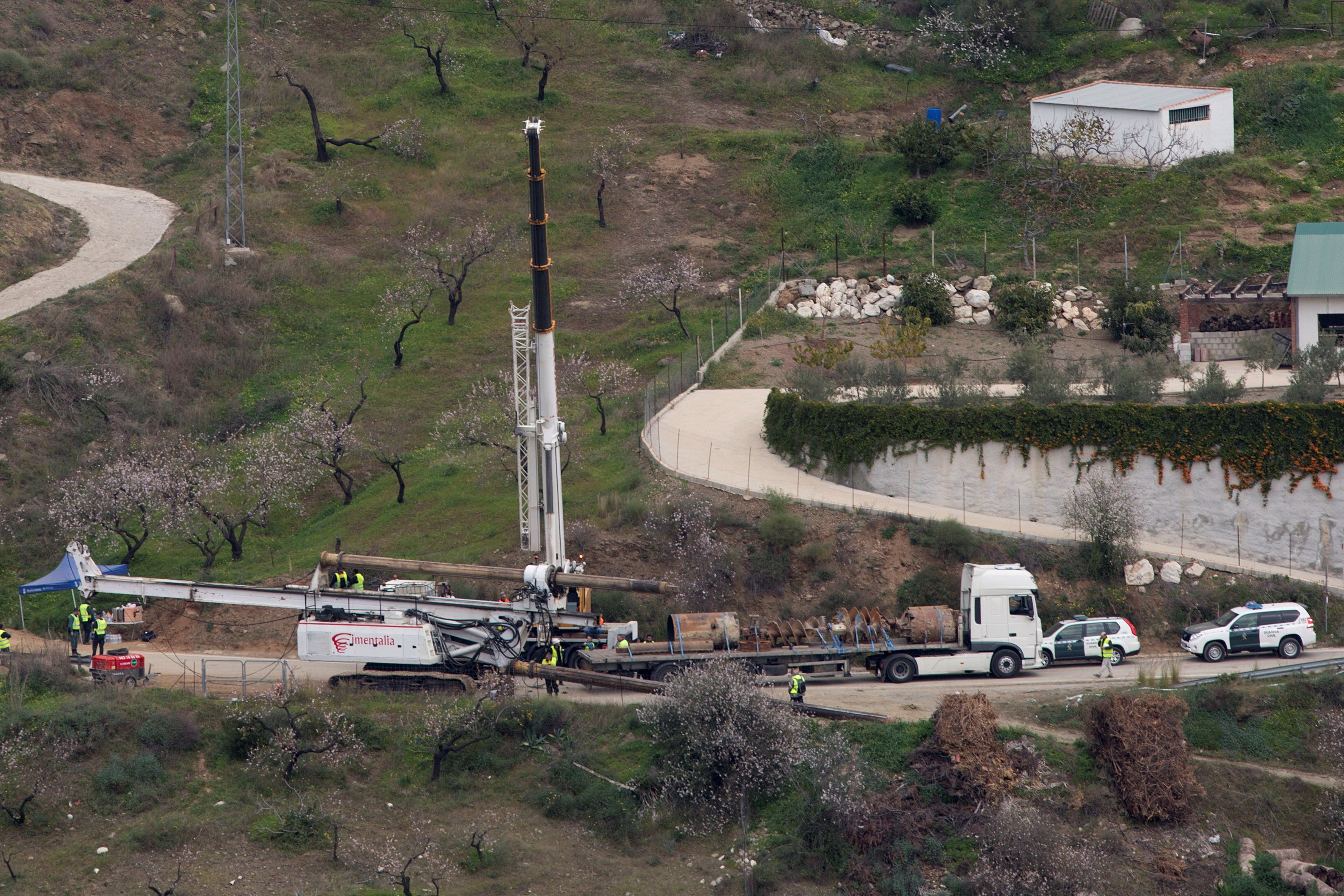 Excaven un nou pou per intentar rescatar Julen Excaven un nou pou per intentar rescatar Julen