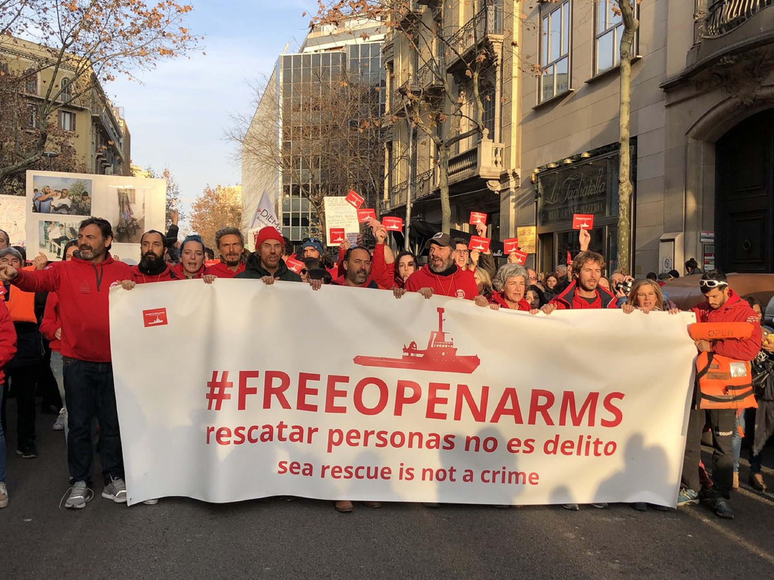 Open Arms se manifiesta en las calles de Barcelona
