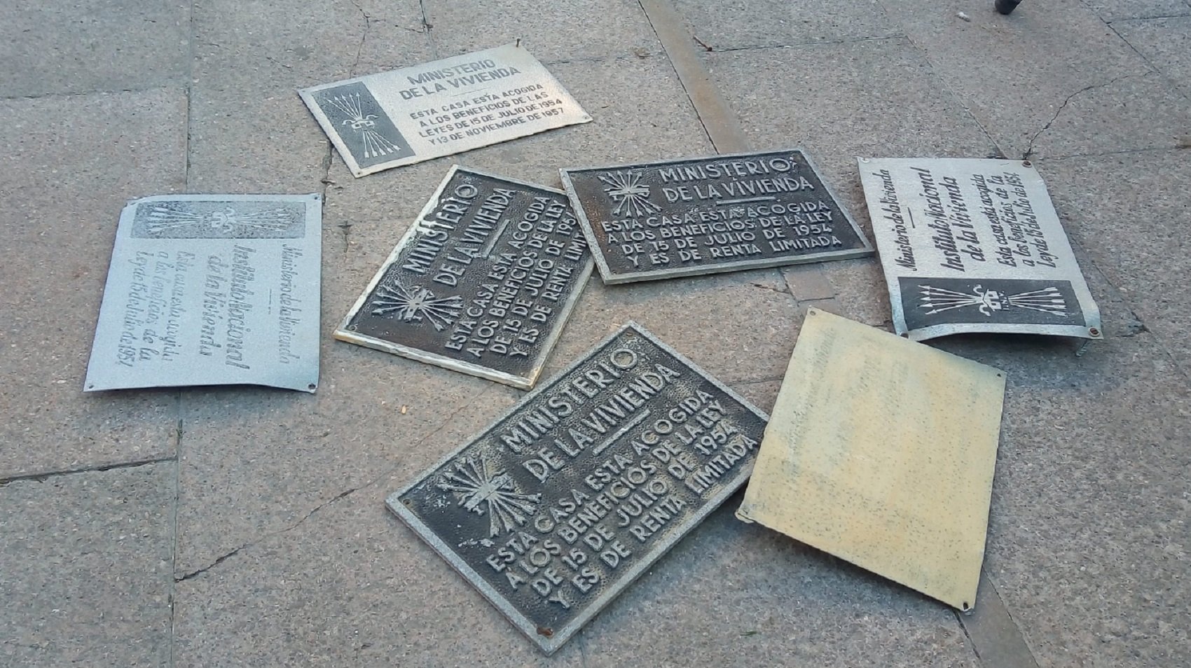 Retiren set plaques franquistes dels carrers de Tarragona