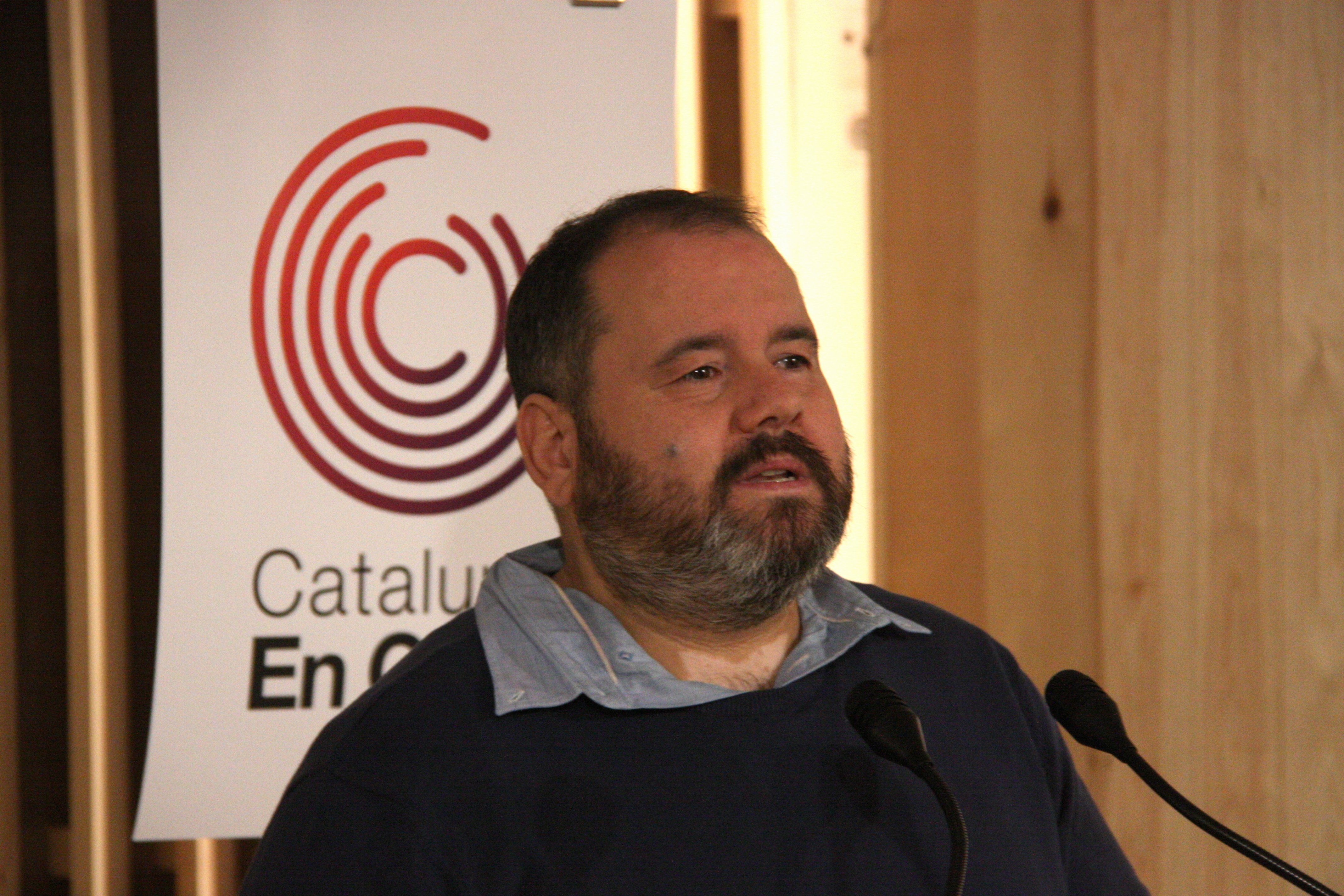 Los comunes proponen una Constitución catalana dentro de España
