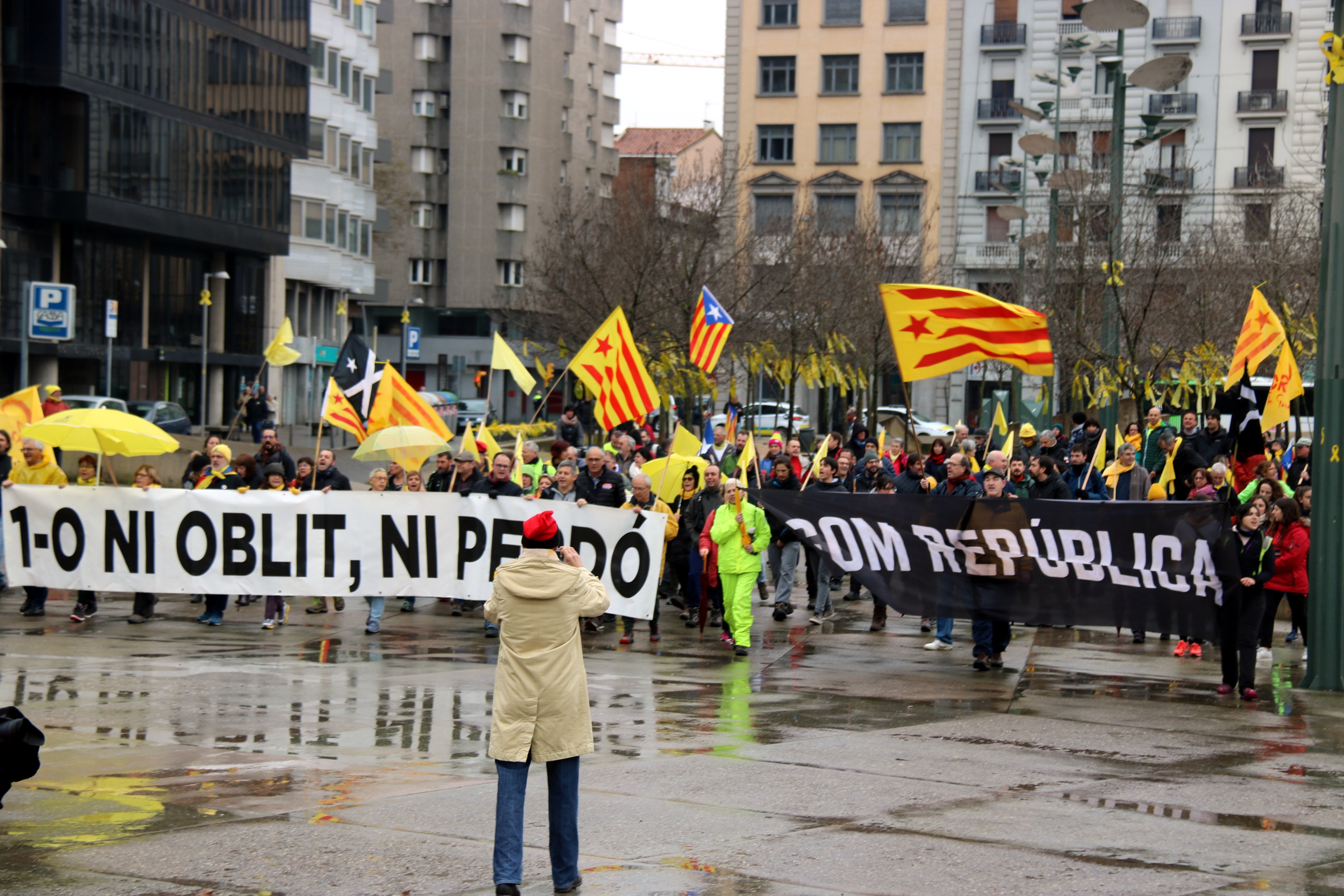 Mil personas participan en la marcha amarilla de Girona por los presos y detenidos