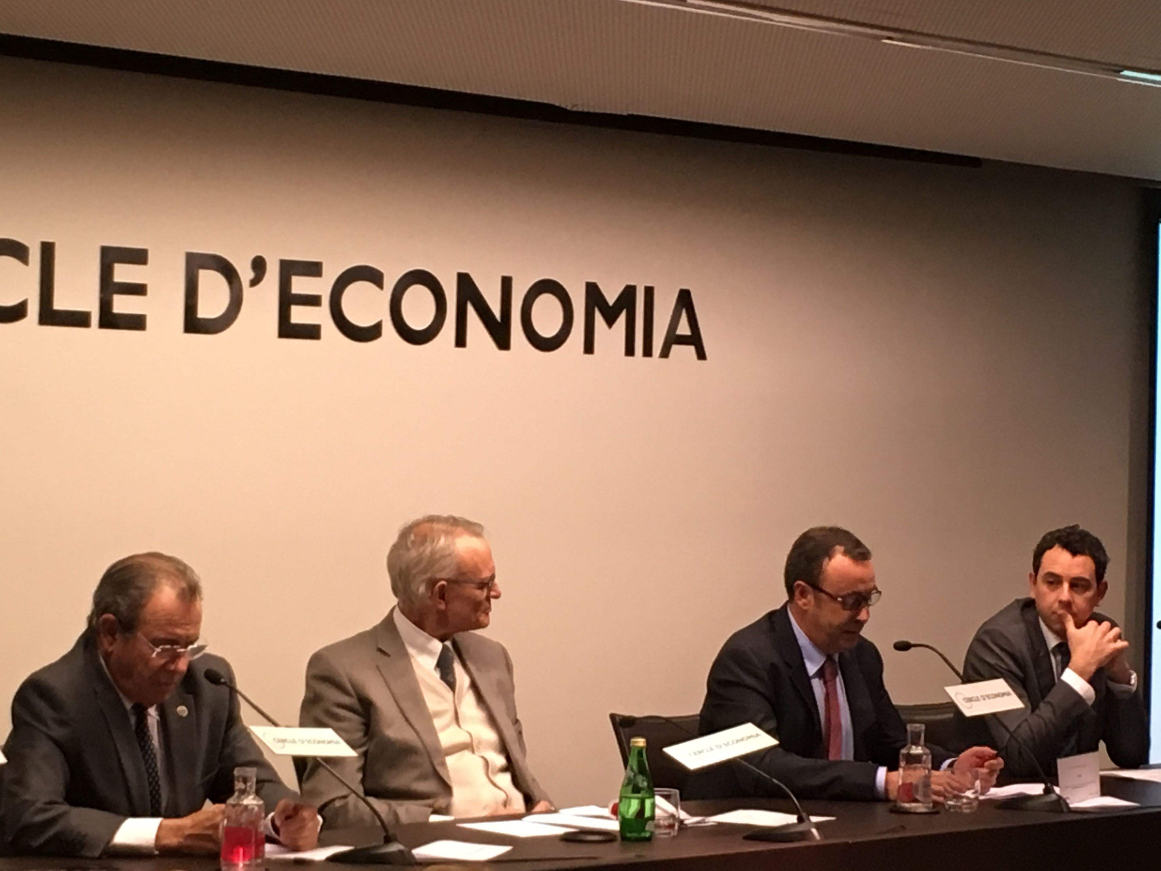 Grifols critica el déficit de plasma español y los insultos de los políticos