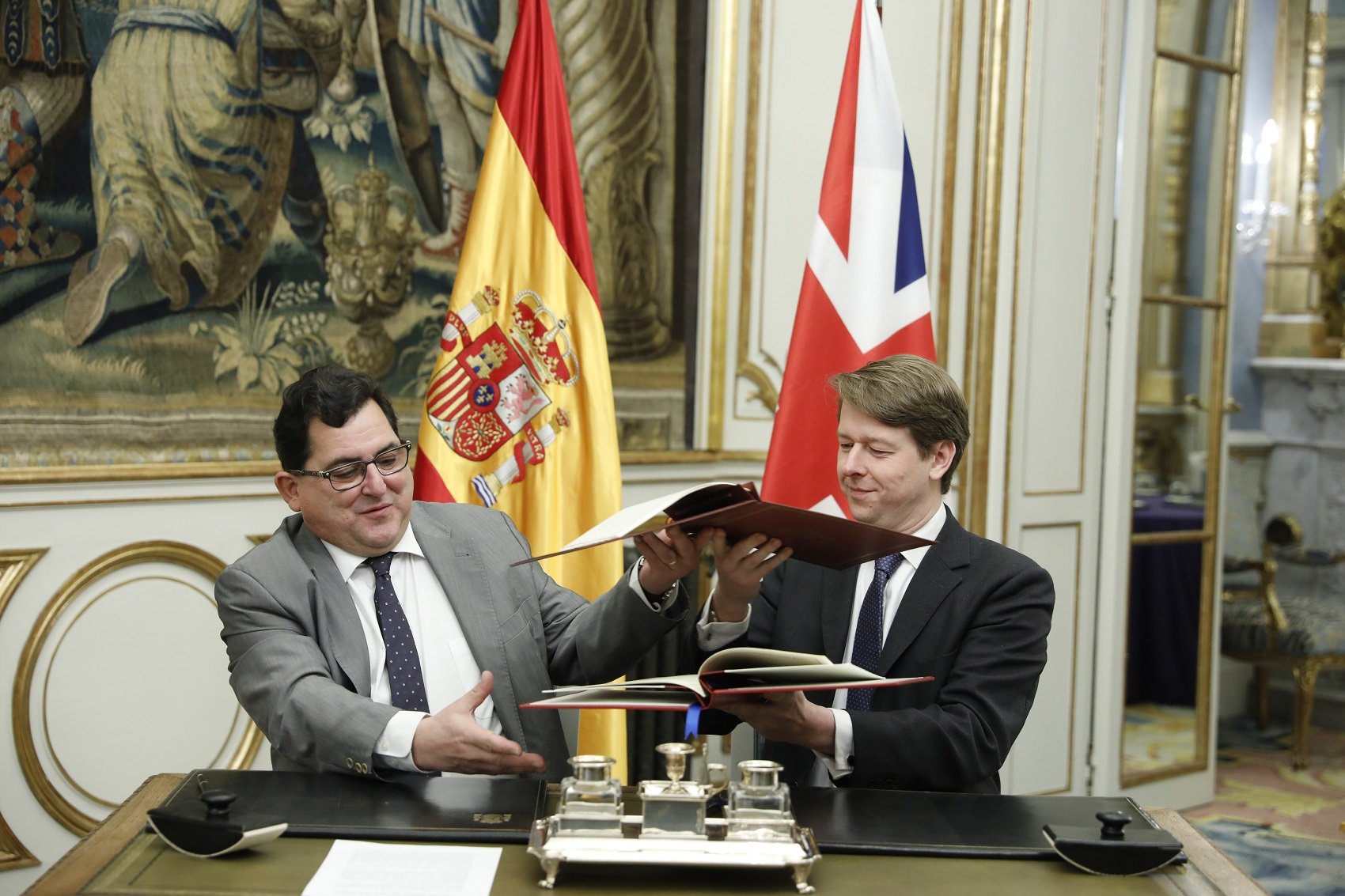 El Regne Unit firma amb Espanya el primer acord perquè els residents puguin votar