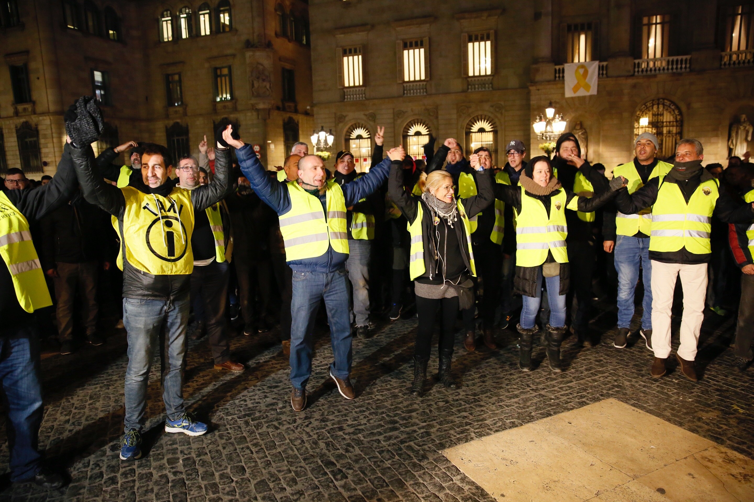 Calvet y los taxistas acuerdan reunirse mañana