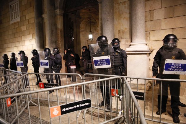 manifestacio vaga taxistes plaça sant jaume generalitat mossos - Sergi Alcàzar