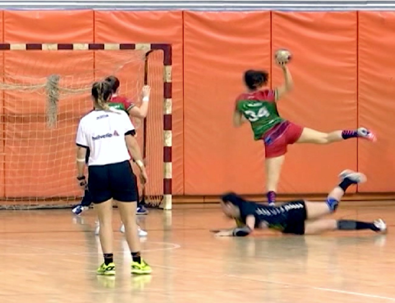 L'Handbol Sant Quirze sap patir a Mataró i s’endú la victòria (28-29)