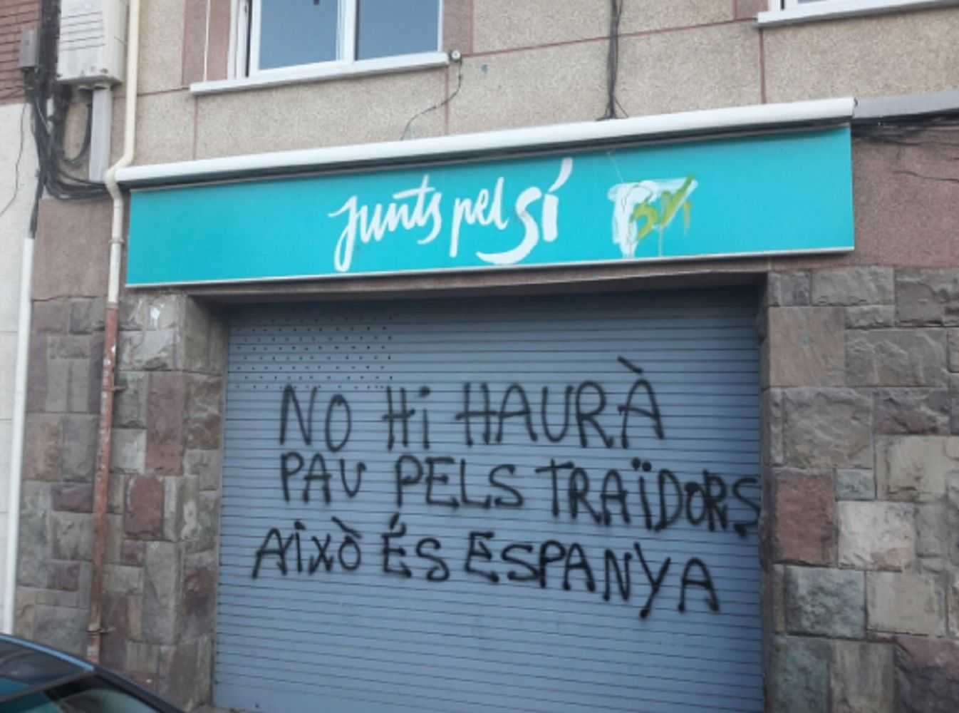 Guerra de pintades a l’Hospitalet de Llobregat