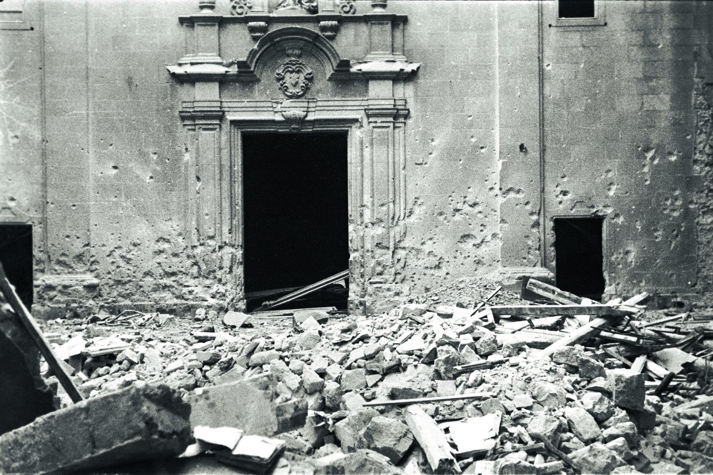 El franquisme converteix la Catalunya bombardejada en una atracció turística