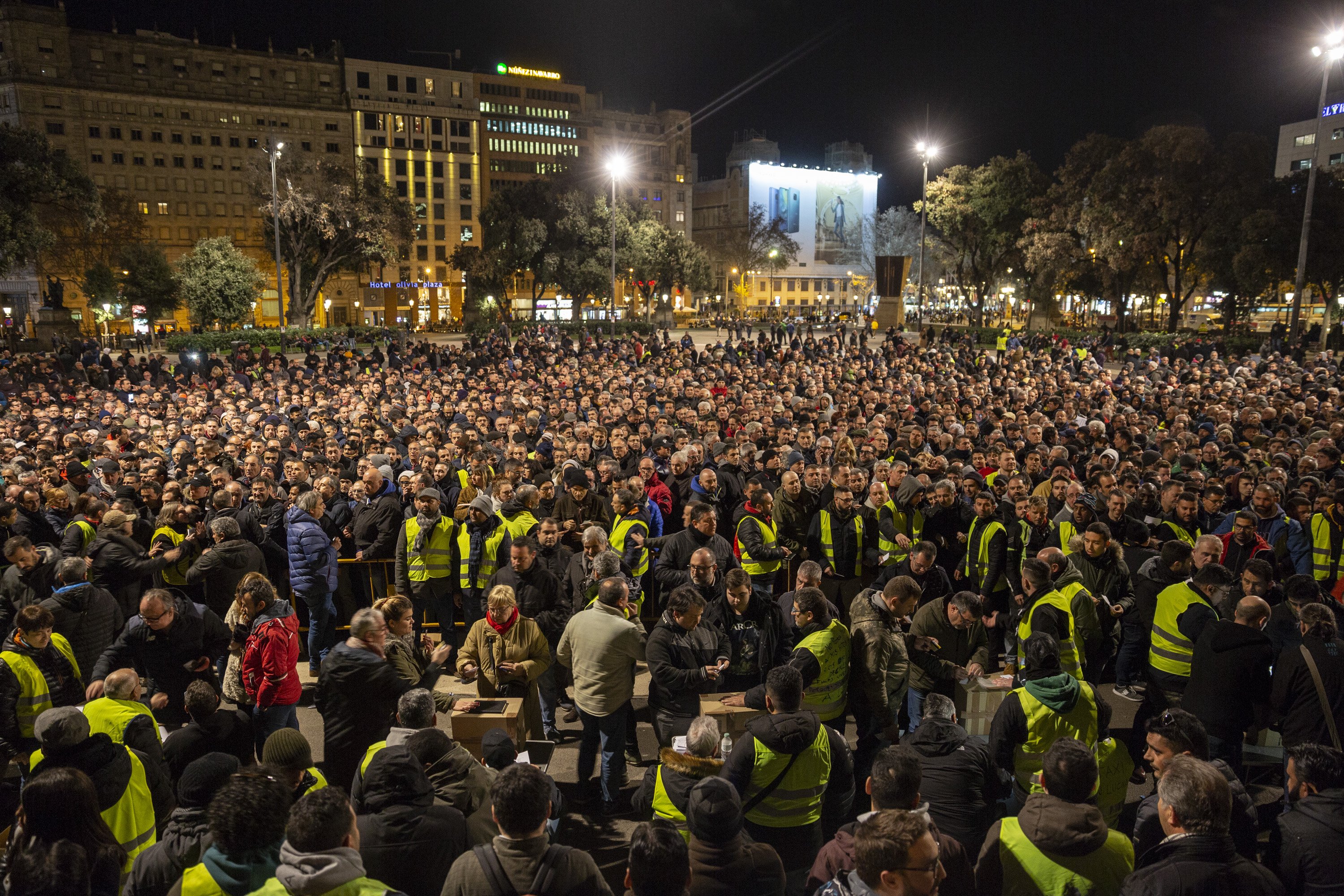 Els taxistes decideixen aixecar l'aturada