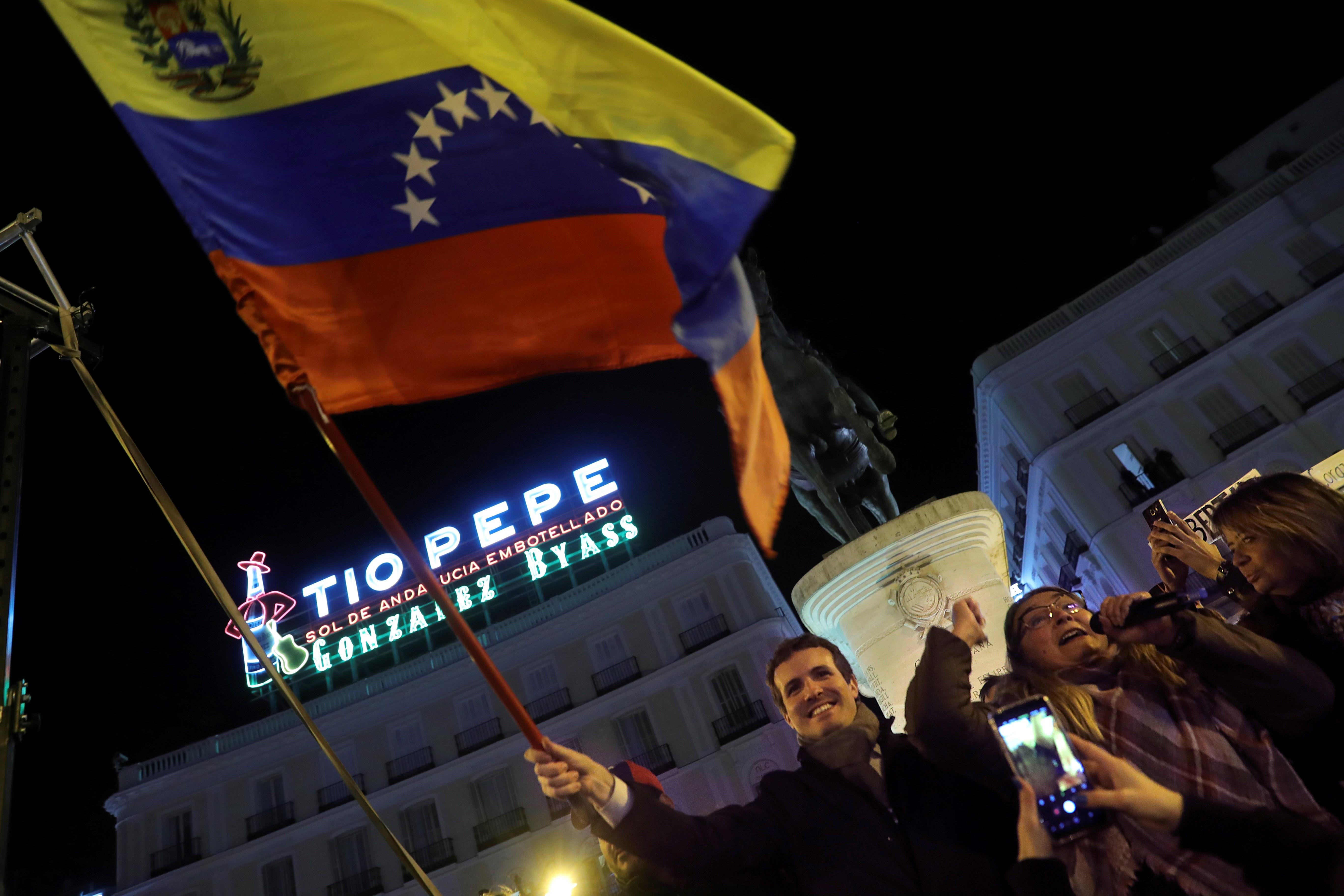 Casado, Rivera i Abascal fan costat a l’autoproclamat president veneçolà