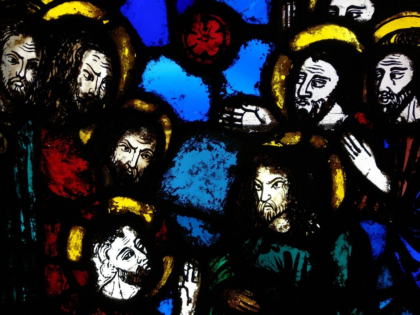 Unos vitrales góticos de Santa Maria del Mar, por fin a la vista