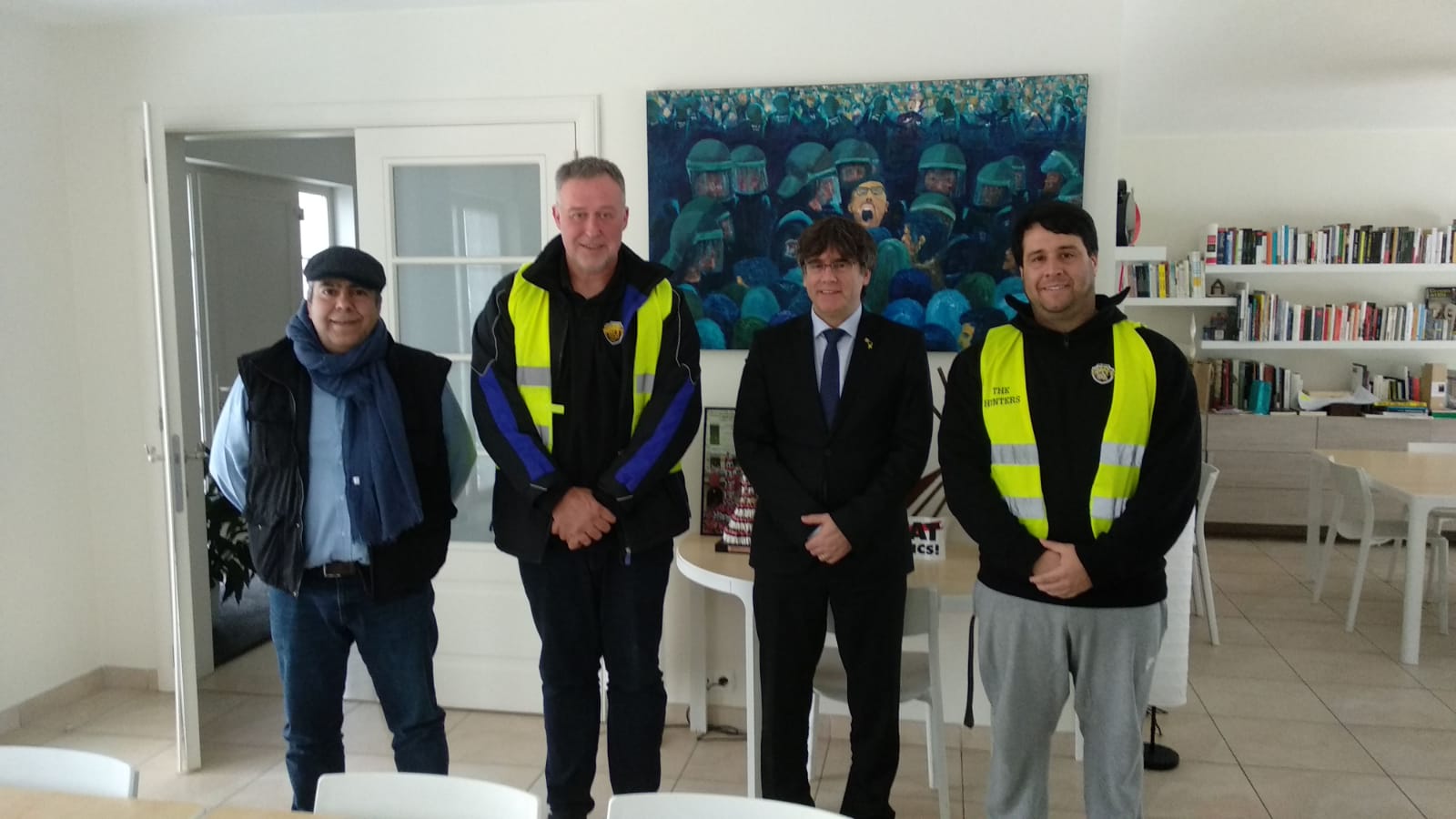 Puigdemont meets taxi drivers in Waterloo as strike ends